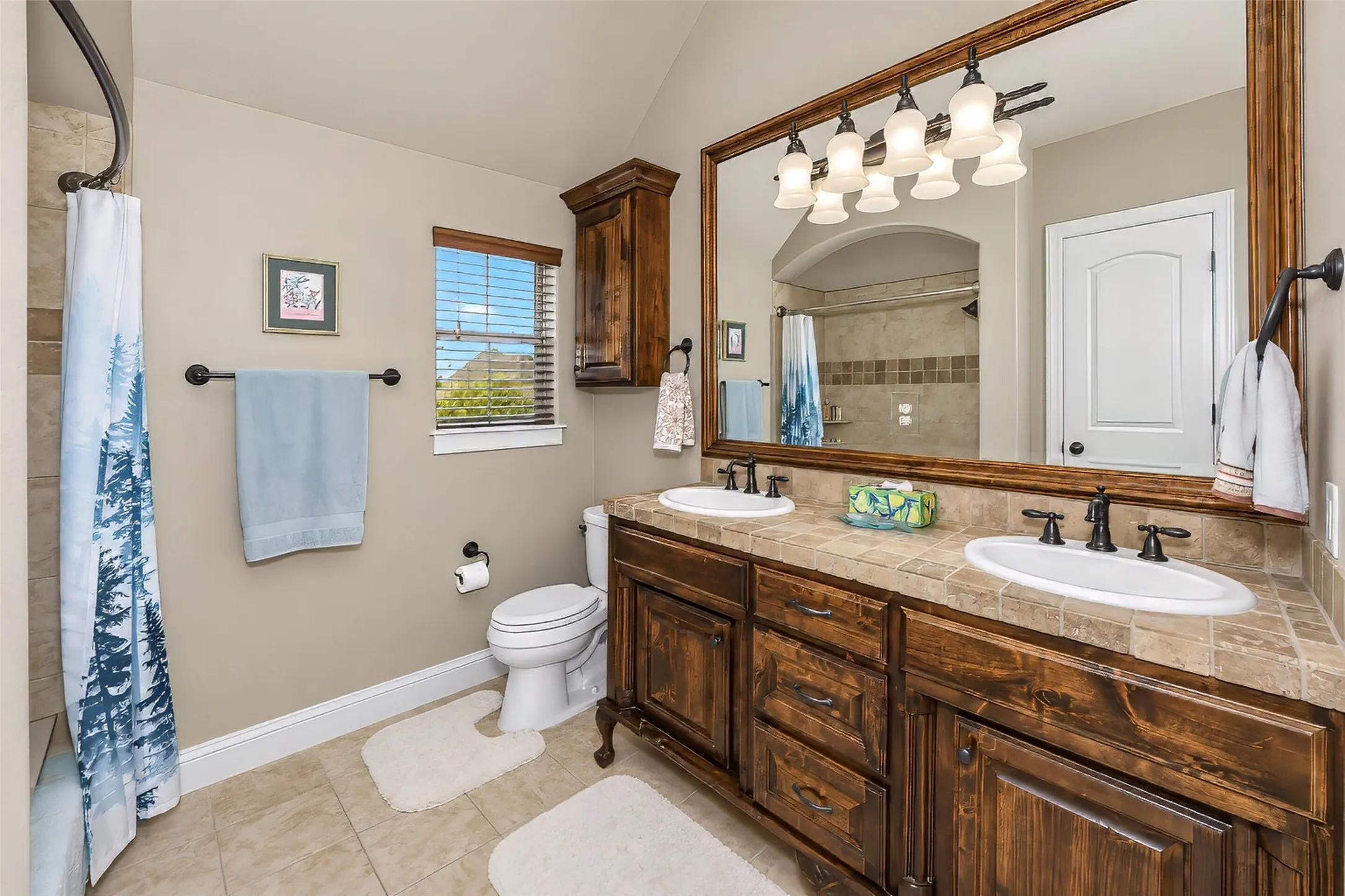The upstairs guest full bath.