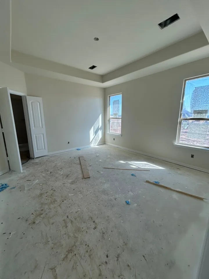 Tray ceiling with recessed lighting