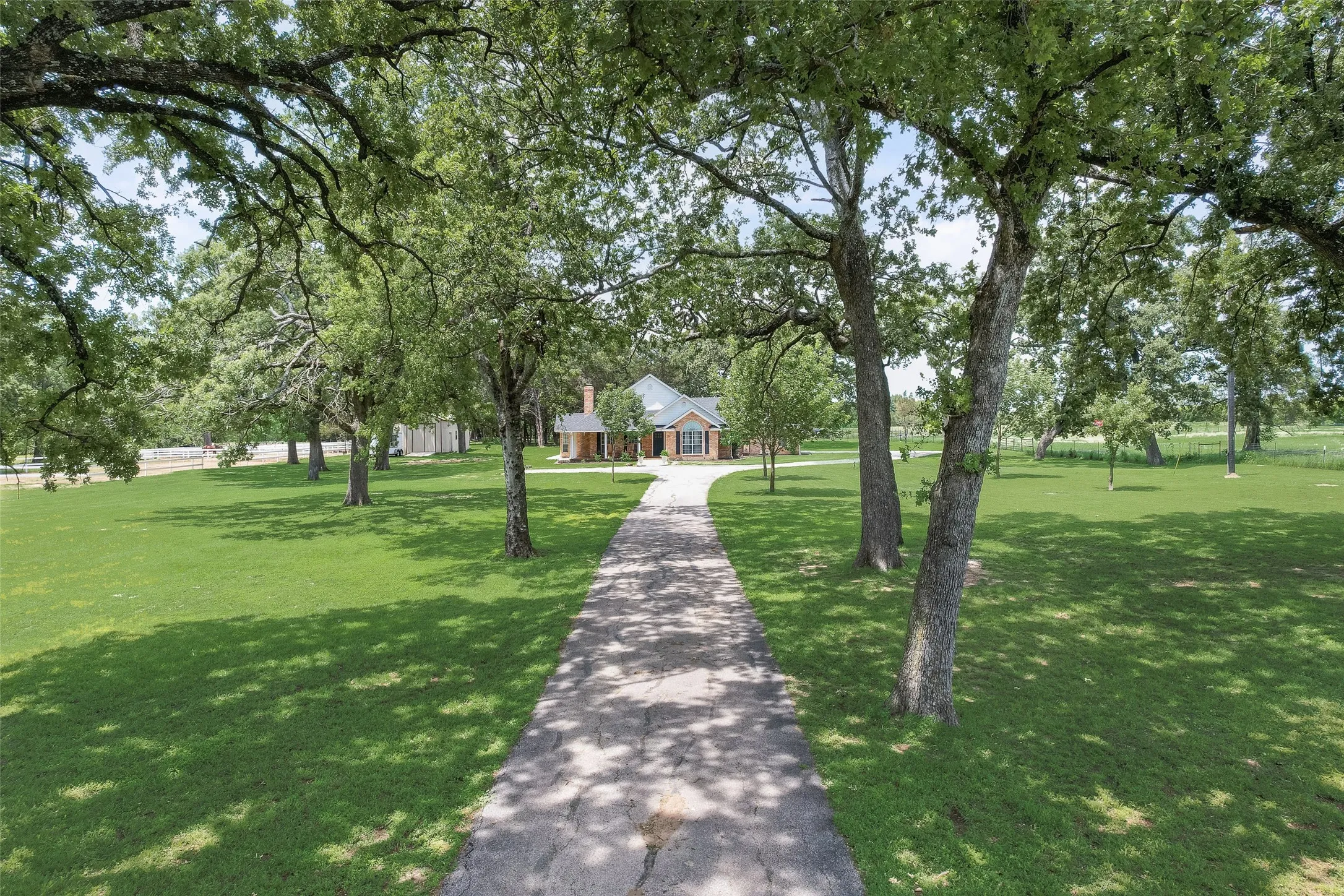 Single Family Residence For Sale in Van Zandt County , 130 VZ County Road 3509, Edgewood, Texas 75117, 3 Bedroom, 2 Bathroom, 2 Garage spaces, 2,685 Sqft, built in 1998, mls#21411688, Real Estate Agent in Edgewood, Homes For Sale in Van Zandt county, Homes For Sale in Edgewood, Realtor in Edgewood Texas, Real Estate Brokerage Independent Realty Texas, Luminita Cordes Realtor