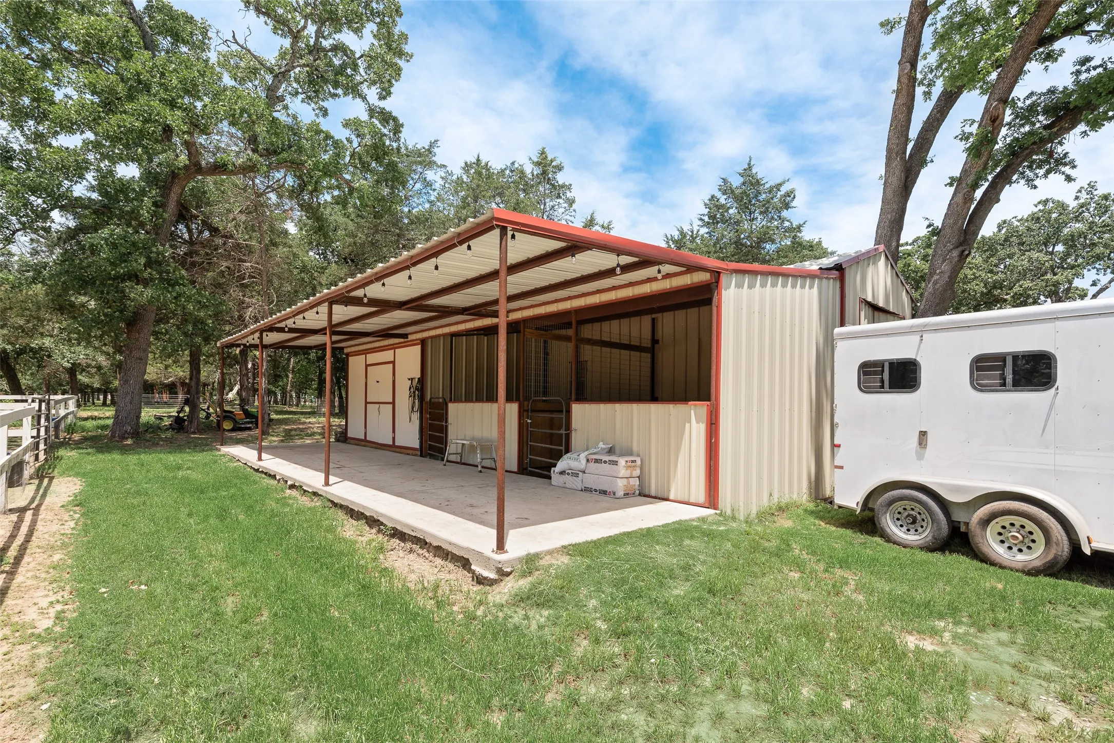 2 Stall Barn