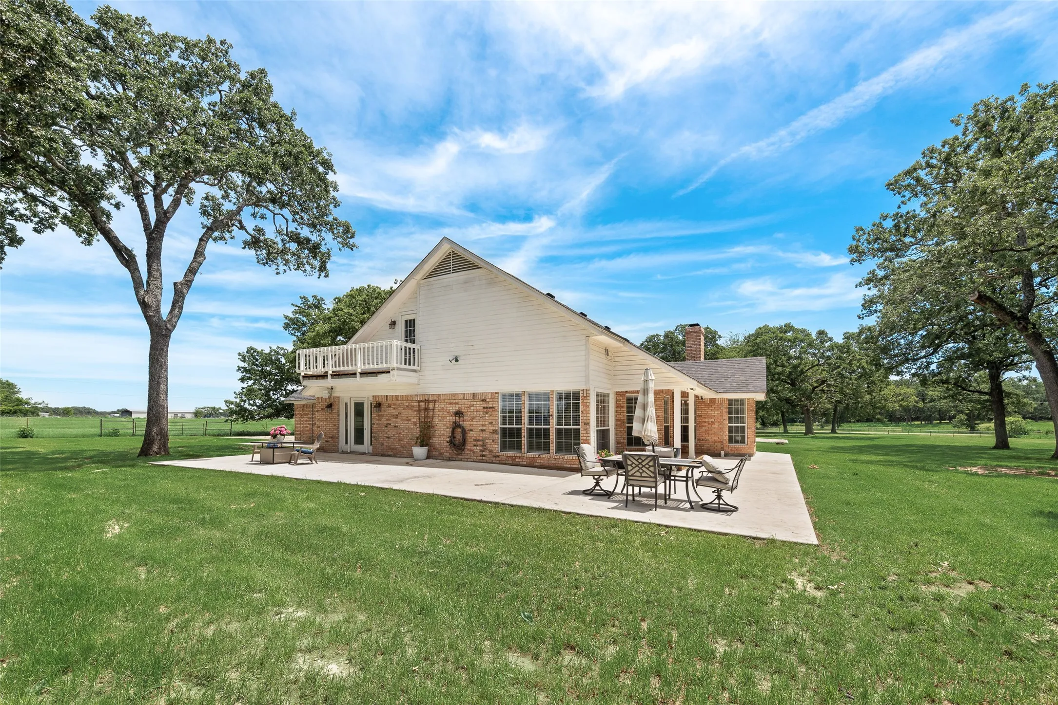 Single Family Residence For Sale in Van Zandt County , 130 VZ County Road 3509, Edgewood, Texas 75117, 3 Bedroom, 2 Bathroom, 2 Garage spaces, 2,685 Sqft, built in 1998, mls#21411688, Real Estate Agent in Edgewood, Homes For Sale in Van Zandt county, Homes For Sale in Edgewood, Realtor in Edgewood Texas, Real Estate Brokerage Independent Realty Texas, Luminita Cordes Realtor
