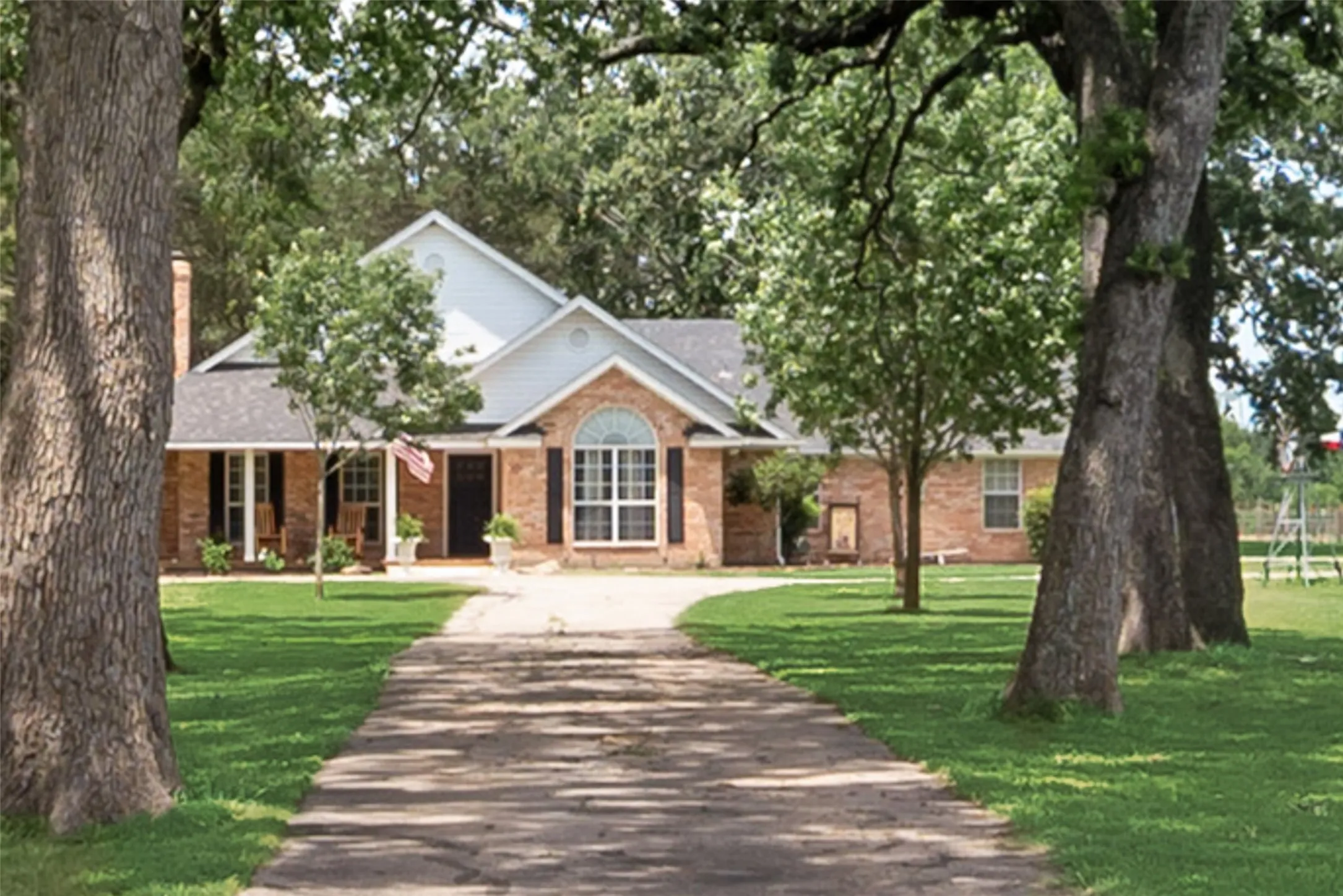 Single Family Residence For Sale in Van Zandt County , 130 VZ County Road 3509, Edgewood, Texas 75117, 3 Bedroom, 2 Bathroom, 2 Garage spaces, 2,685 Sqft, built in 1998, mls#21411688, Real Estate Agent in Edgewood, Homes For Sale in Van Zandt county, Homes For Sale in Edgewood, Realtor in Edgewood Texas, Real Estate Brokerage Independent Realty Texas, Luminita Cordes Realtor