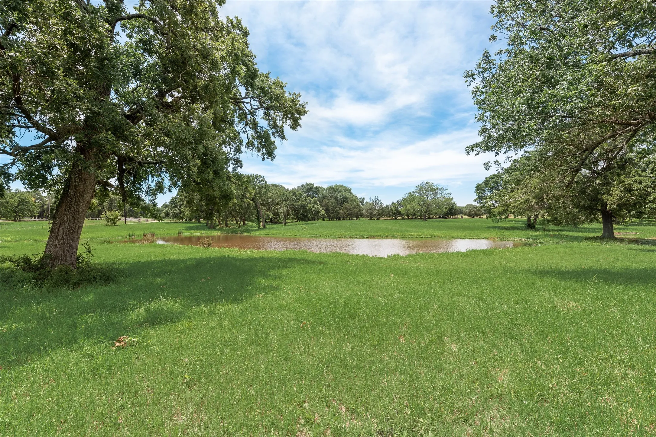 Single Family Residence For Sale in Van Zandt County , 130 VZ County Road 3509, Edgewood, Texas 75117, 3 Bedroom, 2 Bathroom, 2 Garage spaces, 2,685 Sqft, built in 1998, mls#21411688, Real Estate Agent in Edgewood, Homes For Sale in Van Zandt county, Homes For Sale in Edgewood, Realtor in Edgewood Texas, Real Estate Brokerage Independent Realty Texas, Luminita Cordes Realtor