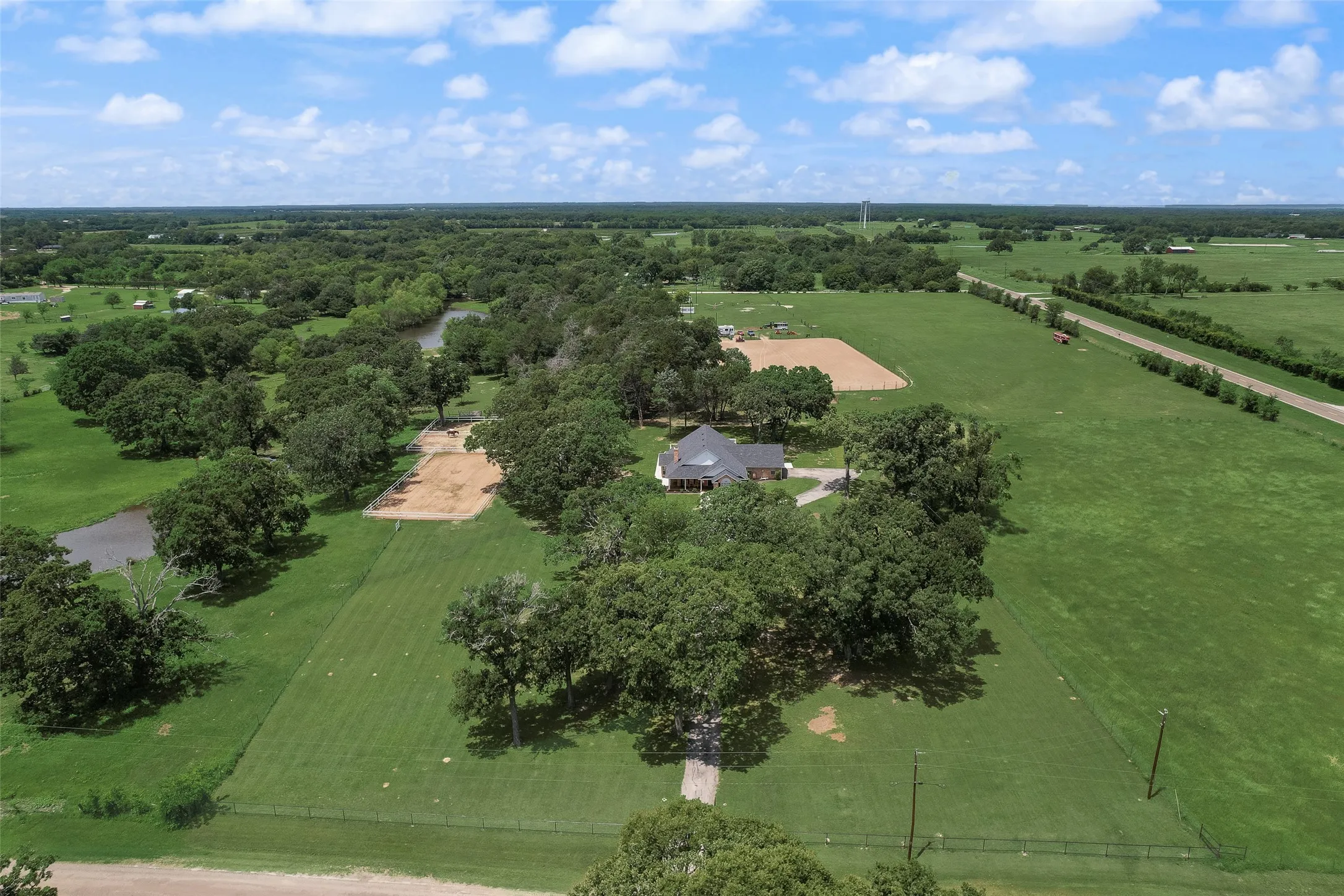 Single Family Residence For Sale in Van Zandt County , 130 VZ County Road 3509, Edgewood, Texas 75117, 3 Bedroom, 2 Bathroom, 2 Garage spaces, 2,685 Sqft, built in 1998, mls#21411688, Real Estate Agent in Edgewood, Homes For Sale in Van Zandt county, Homes For Sale in Edgewood, Realtor in Edgewood Texas, Real Estate Brokerage Independent Realty Texas, Luminita Cordes Realtor