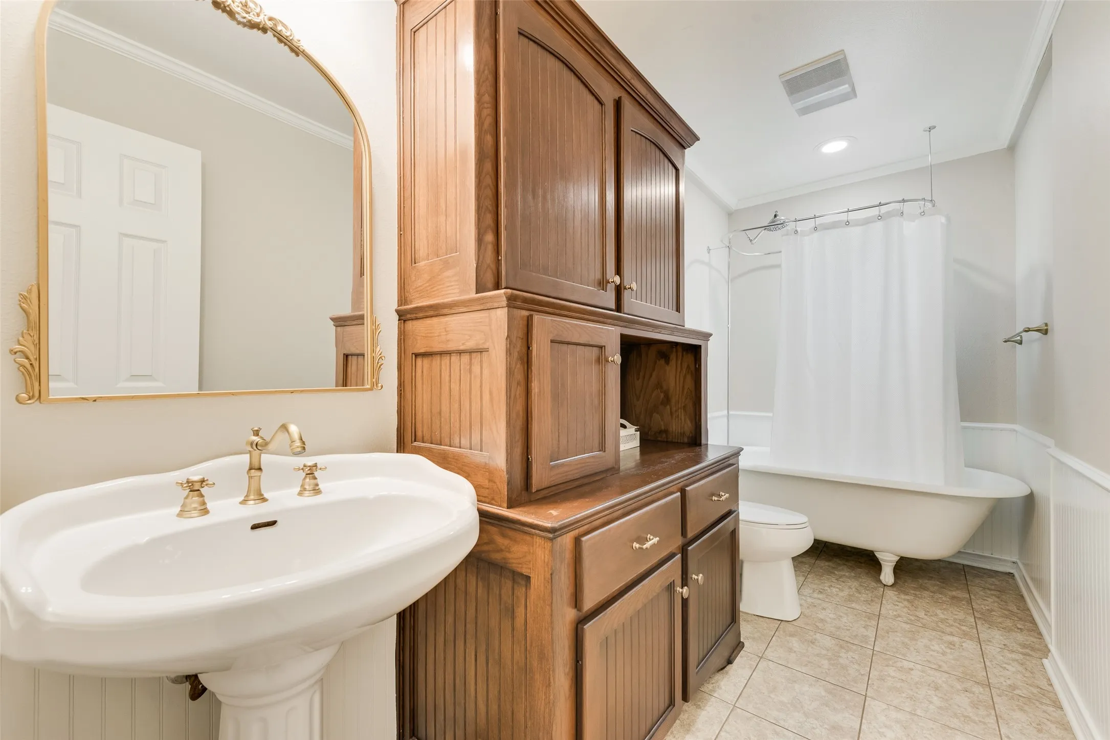 Single Family Residence For Sale in Van Zandt County , 130 VZ County Road 3509, Edgewood, Texas 75117, 3 Bedroom, 2 Bathroom, 2 Garage spaces, 2,685 Sqft, built in 1998, mls#21411688, Real Estate Agent in Edgewood, Homes For Sale in Van Zandt county, Homes For Sale in Edgewood, Realtor in Edgewood Texas, Real Estate Brokerage Independent Realty Texas, Luminita Cordes Realtor