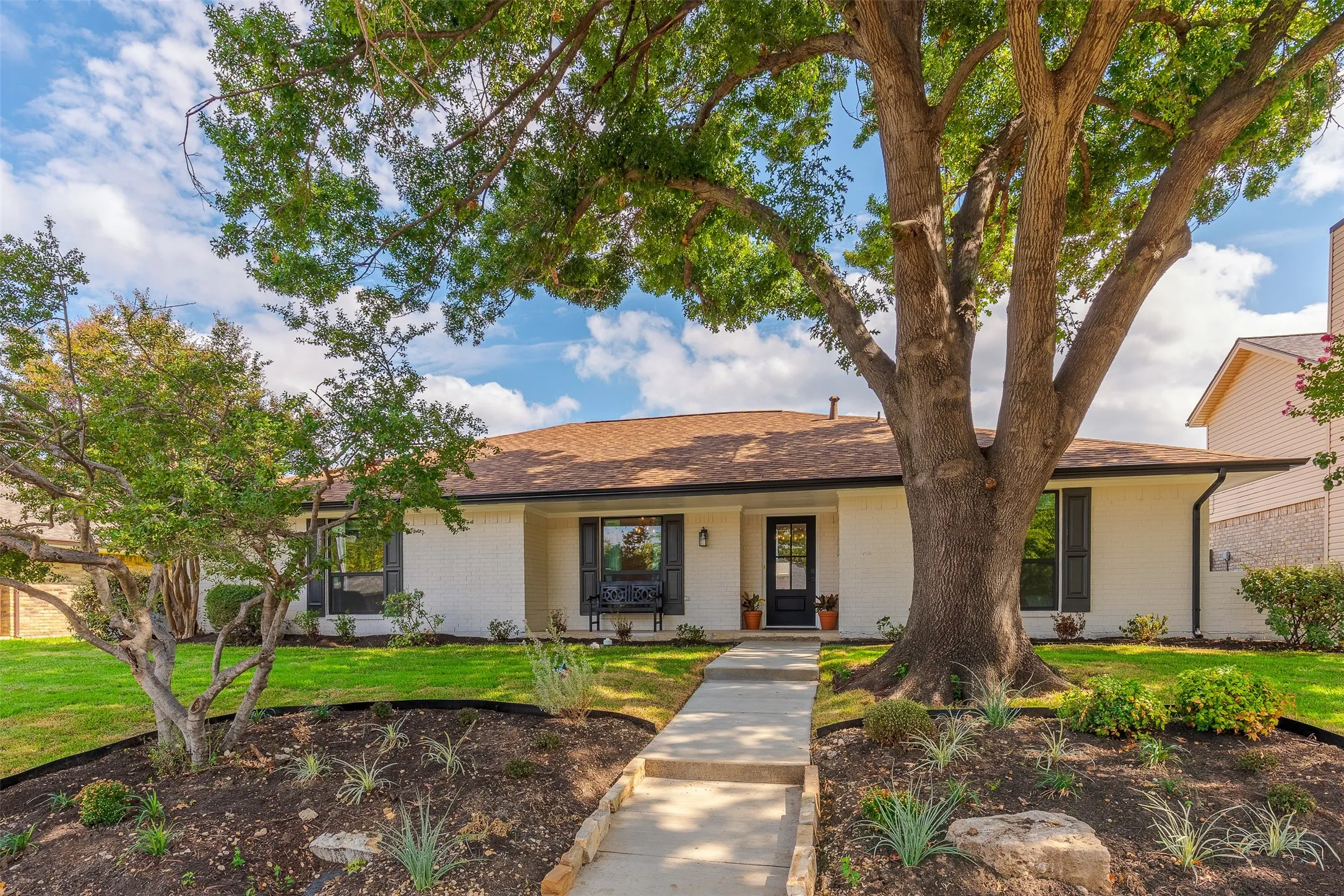 Single Family Residence For Sale in Denton County , 1919 Maxwell Drive, Lewisville, Texas 75077, 3 Bedroom, 2 Bathroom, 2 Garage spaces, 1,862 Sqft, built in 1980, mls#21411729, Real Estate Agent in Lewisville, Homes For Sale in Denton county, Homes For Sale in Lewisville, Realtor in Lewisville Texas, Real Estate Brokerage Independent Realty Texas, Luminita Cordes Realtor