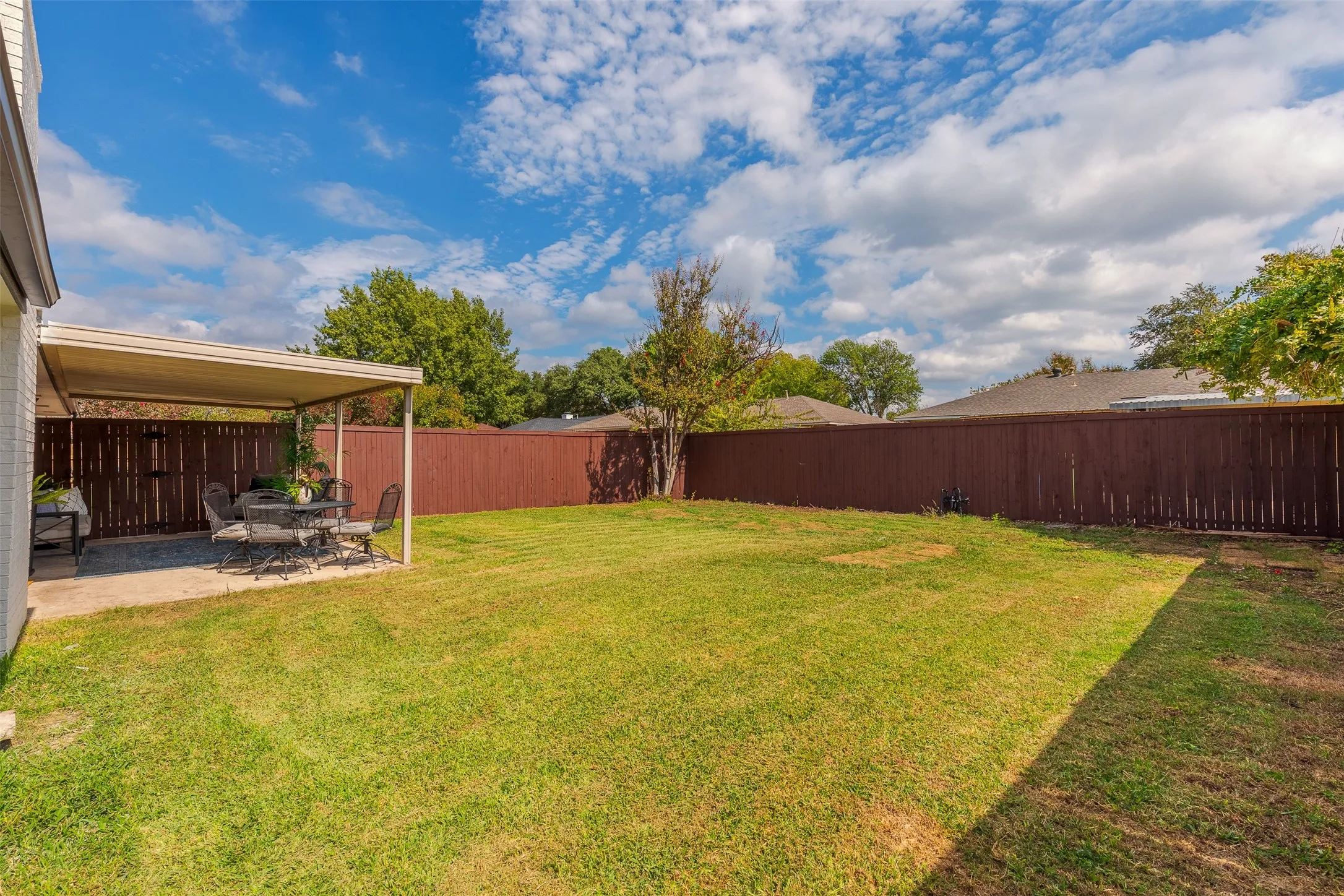 Single Family Residence For Sale in Denton County , 1919 Maxwell Drive, Lewisville, Texas 75077, 3 Bedroom, 2 Bathroom, 2 Garage spaces, 1,862 Sqft, built in 1980, mls#21411729, Real Estate Agent in Lewisville, Homes For Sale in Denton county, Homes For Sale in Lewisville, Realtor in Lewisville Texas, Real Estate Brokerage Independent Realty Texas, Luminita Cordes Realtor