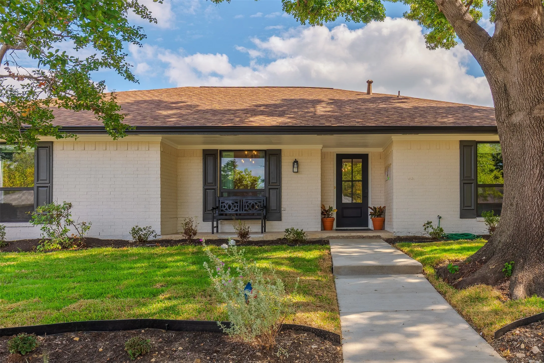 Single Family Residence For Sale in Denton County , 1919 Maxwell Drive, Lewisville, Texas 75077, 3 Bedroom, 2 Bathroom, 2 Garage spaces, 1,862 Sqft, built in 1980, mls#21411729, Real Estate Agent in Lewisville, Homes For Sale in Denton county, Homes For Sale in Lewisville, Realtor in Lewisville Texas, Real Estate Brokerage Independent Realty Texas, Luminita Cordes Realtor