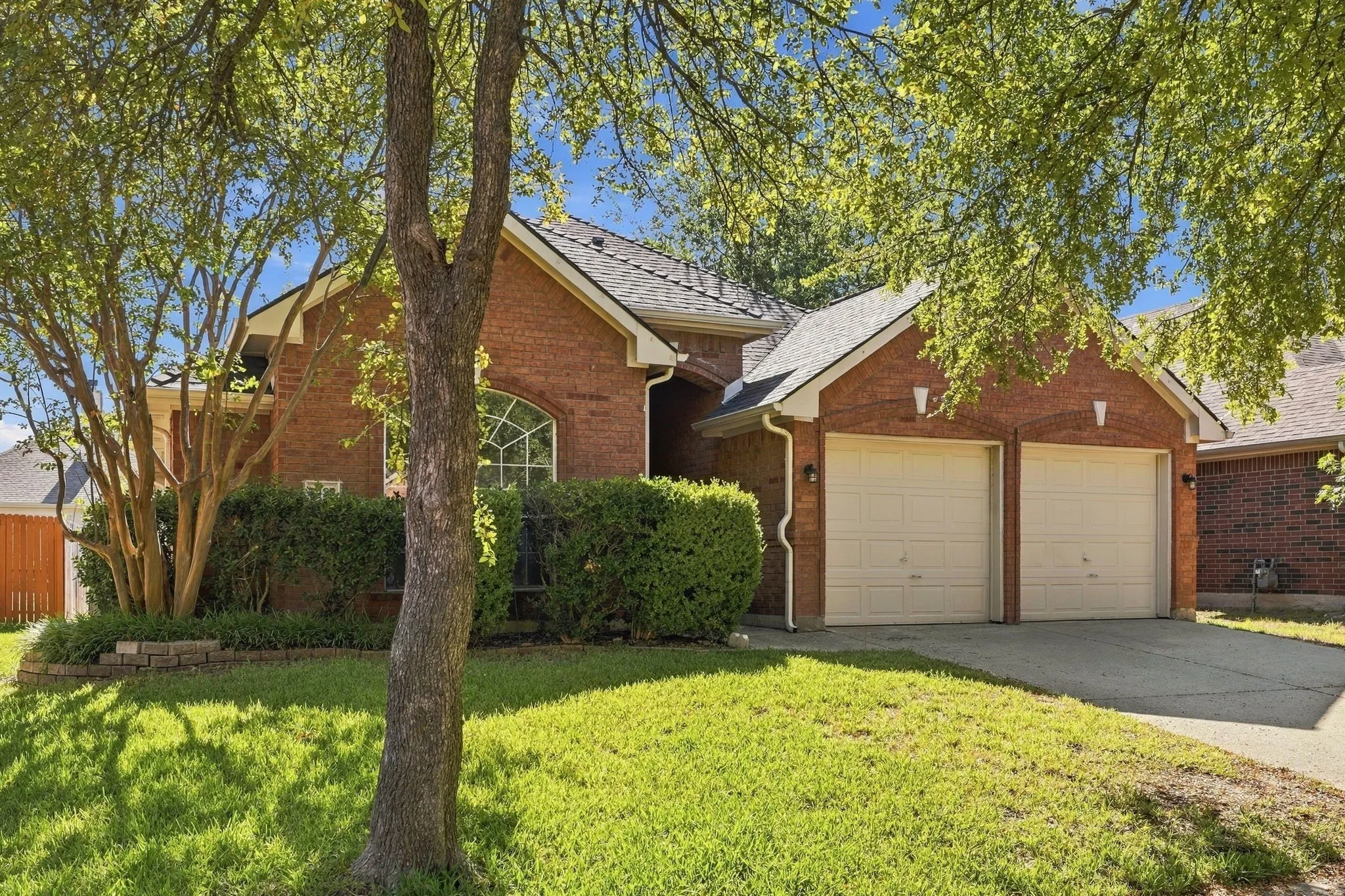 Single Family Residence For Sale in Collin County , 5425 Pebble Court, Mc Kinney, Texas 75072, 3 Bedroom, 2 Bathroom, 2 Garage spaces, 1,468 Sqft, built in 1998, mls#21397742, Real Estate Agent in Mc Kinney, Homes For Sale in Collin county, Homes For Sale in Mc Kinney, Realtor in Mc Kinney Texas, Real Estate Brokerage Independent Realty Texas, Luminita Cordes Realtor