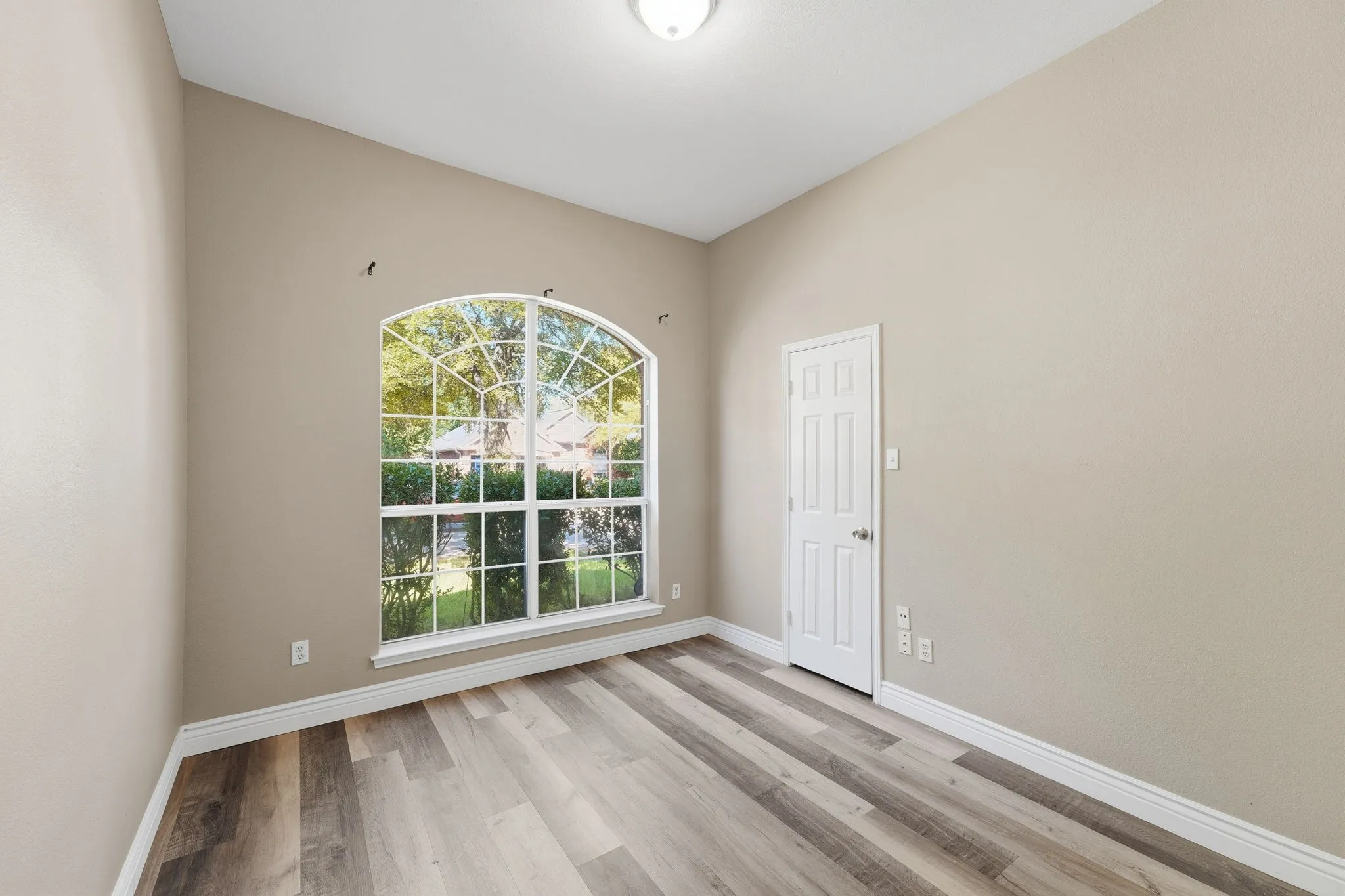 Single Family Residence For Sale in Collin County , 5425 Pebble Court, Mc Kinney, Texas 75072, 3 Bedroom, 2 Bathroom, 2 Garage spaces, 1,468 Sqft, built in 1998, mls#21397742, Real Estate Agent in Mc Kinney, Homes For Sale in Collin county, Homes For Sale in Mc Kinney, Realtor in Mc Kinney Texas, Real Estate Brokerage Independent Realty Texas, Luminita Cordes Realtor