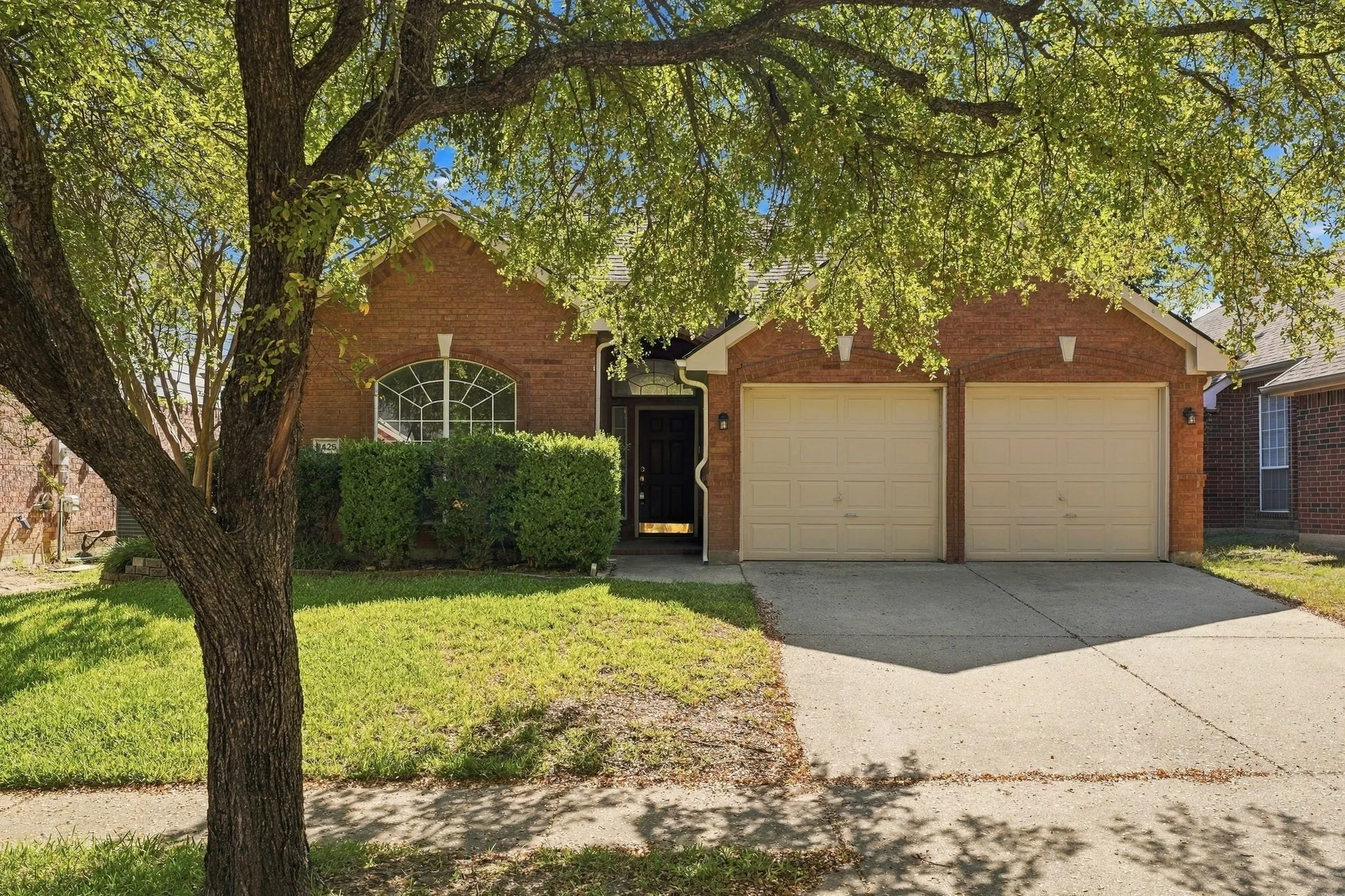 Single Family Residence For Sale in Collin County , 5425 Pebble Court, Mc Kinney, Texas 75072, 3 Bedroom, 2 Bathroom, 2 Garage spaces, 1,468 Sqft, built in 1998, mls#21397742, Real Estate Agent in Mc Kinney, Homes For Sale in Collin county, Homes For Sale in Mc Kinney, Realtor in Mc Kinney Texas, Real Estate Brokerage Independent Realty Texas, Luminita Cordes Realtor