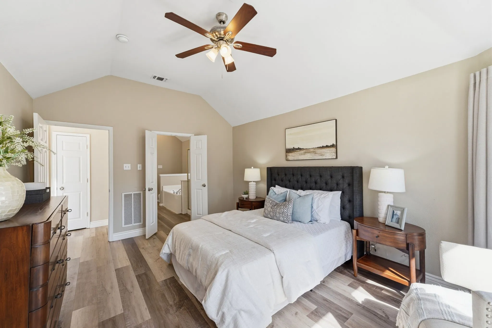 Single Family Residence For Sale in Collin County , 5425 Pebble Court, Mc Kinney, Texas 75072, 3 Bedroom, 2 Bathroom, 2 Garage spaces, 1,468 Sqft, built in 1998, mls#21397742, Real Estate Agent in Mc Kinney, Homes For Sale in Collin county, Homes For Sale in Mc Kinney, Realtor in Mc Kinney Texas, Real Estate Brokerage Independent Realty Texas, Luminita Cordes Realtor