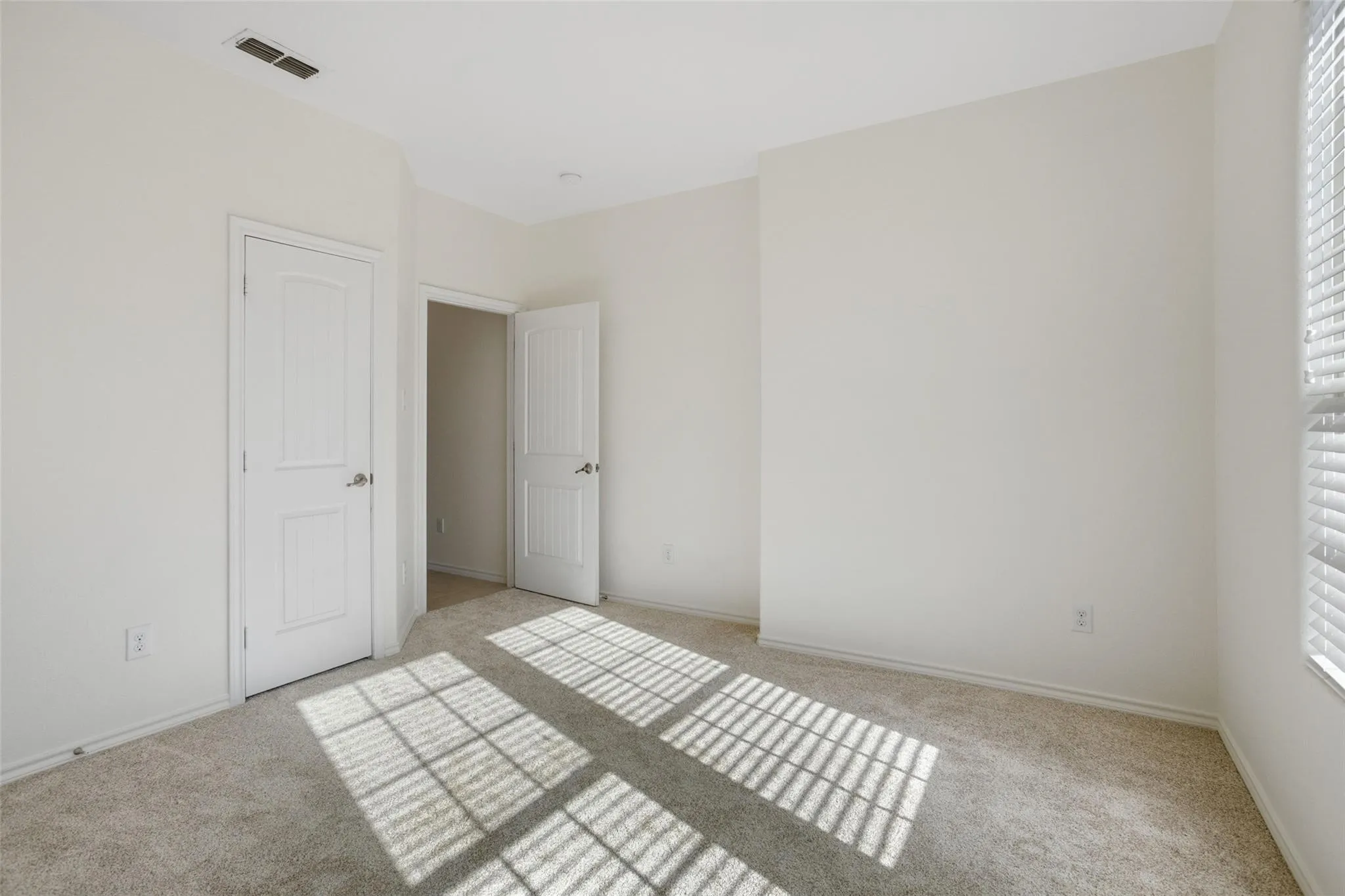 Single Family Residence For Rent in Tarrant County , 3929 Kennedy Ranch Road, Fort Worth, Texas 76262, 4 Bedroom, 2 Bathroom, 2 Garage spaces, 2,180 Sqft, built in 2016, mls#21412671, Real Estate Agent in Fort Worth, Homes For Rent in Tarrant county, Homes For Rent in Fort Worth, Realtor in Fort Worth Texas, Real Estate Brokerage Independent Realty Texas, Luminita Cordes Realtor