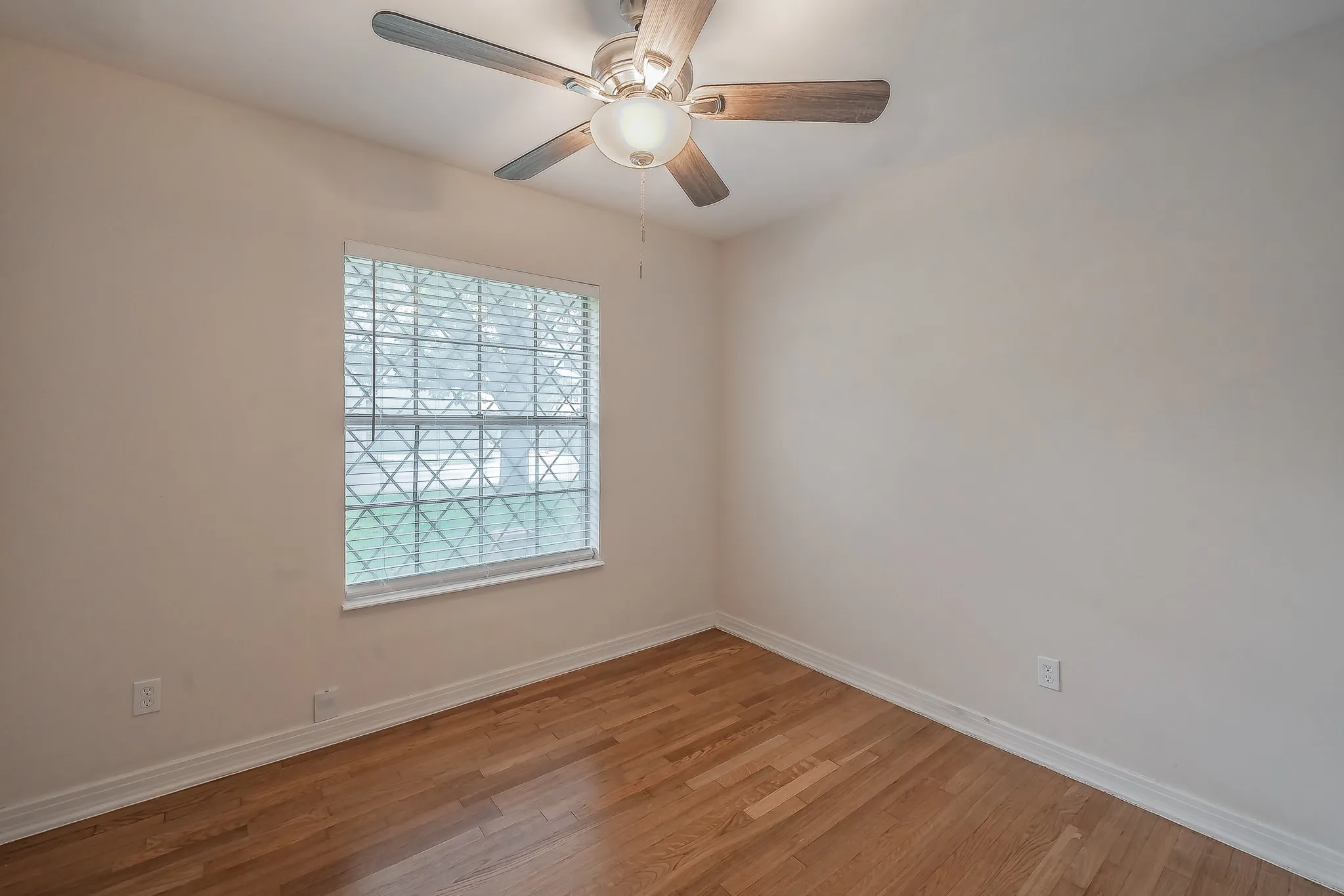 Single Family Residence For Sale in Tarrant County , 2258 Roberts Cut Off Road, Sansom Park, Texas 76114, 3 Bedroom, 1 Bathroom, 2 Garage spaces, 1,080 Sqft, built in 1951, mls#21412674, Real Estate Agent in Sansom Park, Homes For Sale in Tarrant county, Homes For Sale in Sansom Park, Realtor in Sansom Park Texas, Real Estate Brokerage Independent Realty Texas, Luminita Cordes Realtor