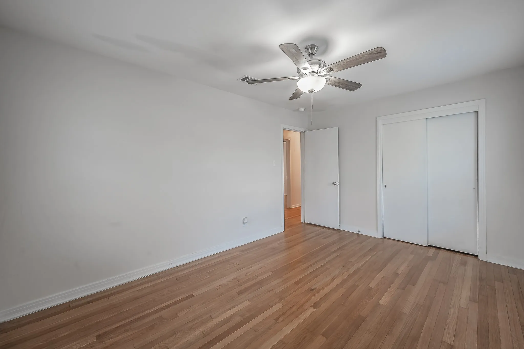 Single Family Residence For Sale in Tarrant County , 2258 Roberts Cut Off Road, Sansom Park, Texas 76114, 3 Bedroom, 1 Bathroom, 2 Garage spaces, 1,080 Sqft, built in 1951, mls#21412674, Real Estate Agent in Sansom Park, Homes For Sale in Tarrant county, Homes For Sale in Sansom Park, Realtor in Sansom Park Texas, Real Estate Brokerage Independent Realty Texas, Luminita Cordes Realtor