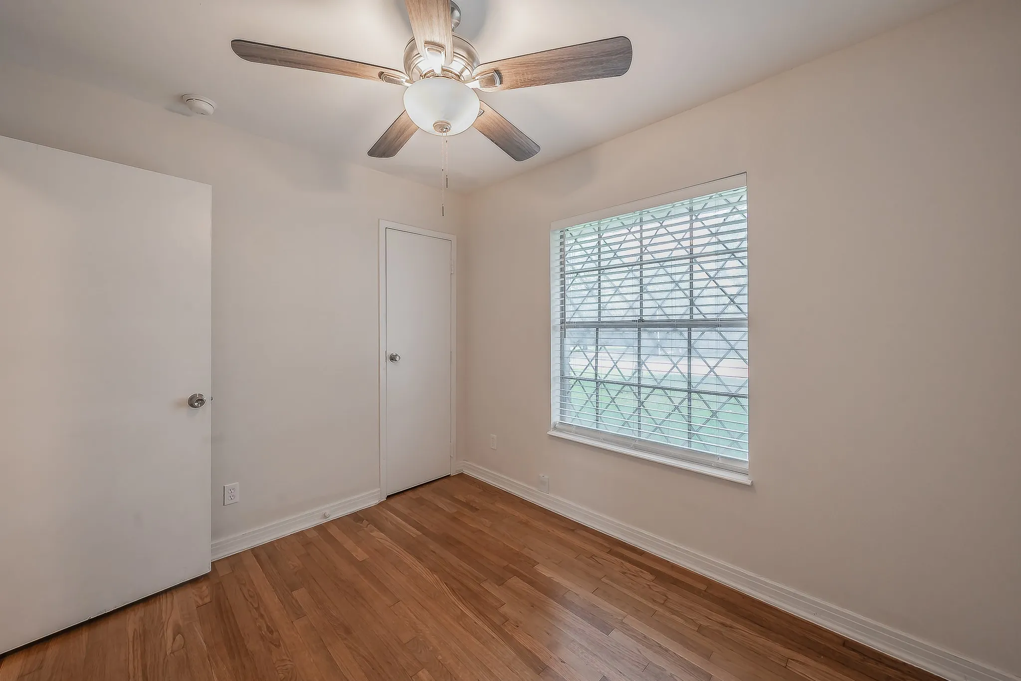 Single Family Residence For Sale in Tarrant County , 2258 Roberts Cut Off Road, Sansom Park, Texas 76114, 3 Bedroom, 1 Bathroom, 2 Garage spaces, 1,080 Sqft, built in 1951, mls#21412674, Real Estate Agent in Sansom Park, Homes For Sale in Tarrant county, Homes For Sale in Sansom Park, Realtor in Sansom Park Texas, Real Estate Brokerage Independent Realty Texas, Luminita Cordes Realtor