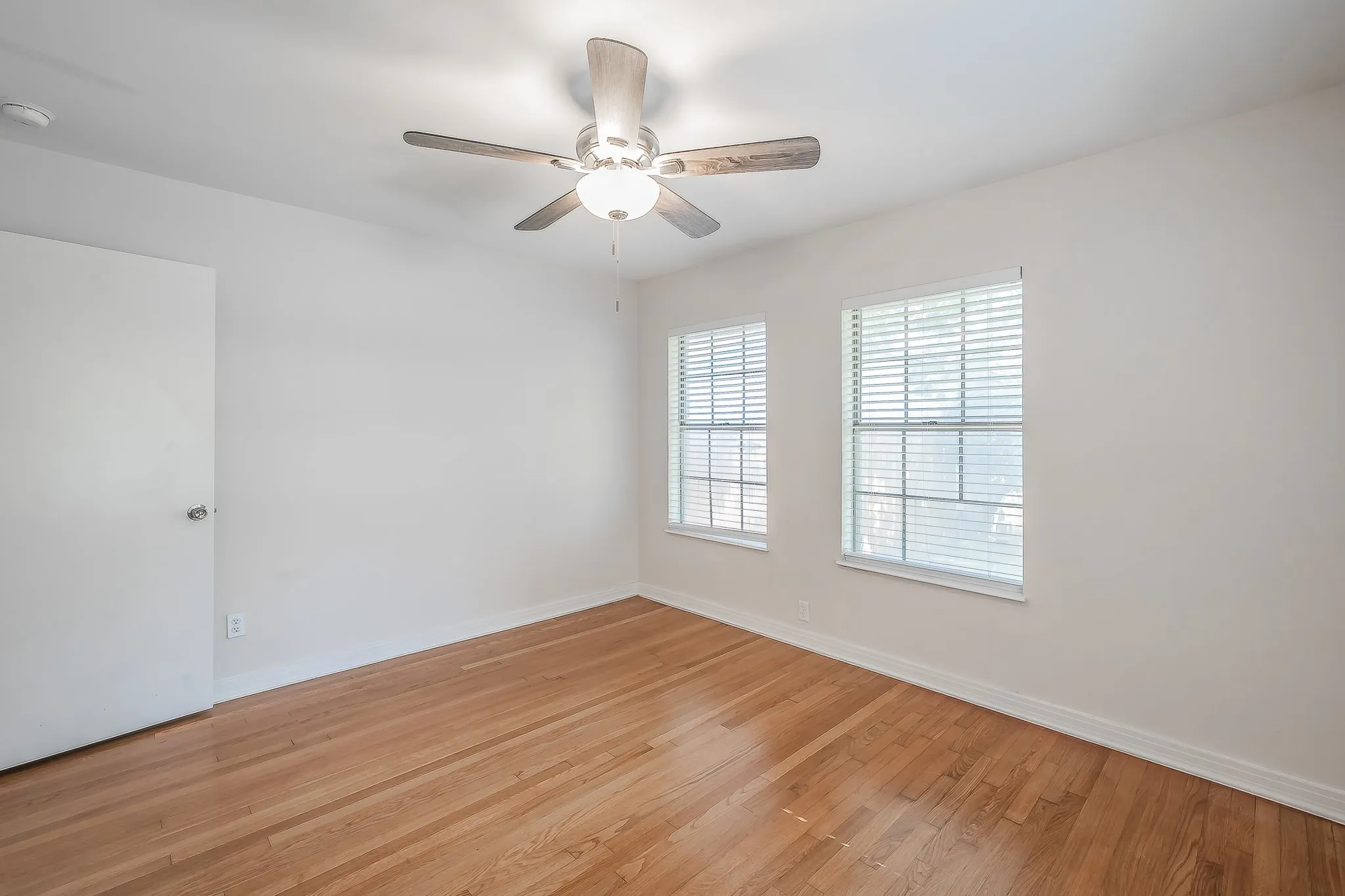 Single Family Residence For Sale in Tarrant County , 2258 Roberts Cut Off Road, Sansom Park, Texas 76114, 3 Bedroom, 1 Bathroom, 2 Garage spaces, 1,080 Sqft, built in 1951, mls#21412674, Real Estate Agent in Sansom Park, Homes For Sale in Tarrant county, Homes For Sale in Sansom Park, Realtor in Sansom Park Texas, Real Estate Brokerage Independent Realty Texas, Luminita Cordes Realtor