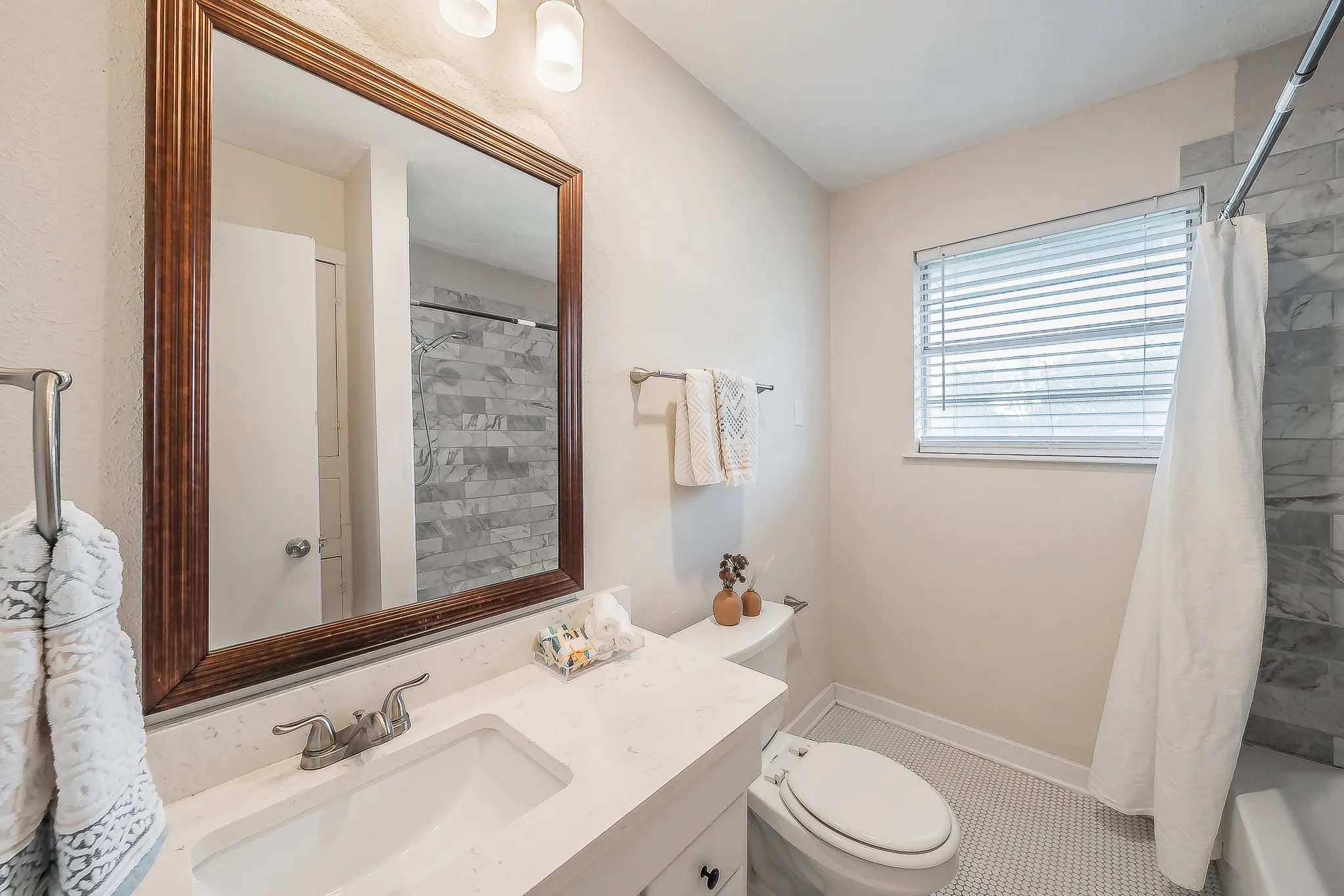 Single Family Residence For Sale in Tarrant County , 2258 Roberts Cut Off Road, Sansom Park, Texas 76114, 3 Bedroom, 1 Bathroom, 2 Garage spaces, 1,080 Sqft, built in 1951, mls#21412674, Real Estate Agent in Sansom Park, Homes For Sale in Tarrant county, Homes For Sale in Sansom Park, Realtor in Sansom Park Texas, Real Estate Brokerage Independent Realty Texas, Luminita Cordes Realtor