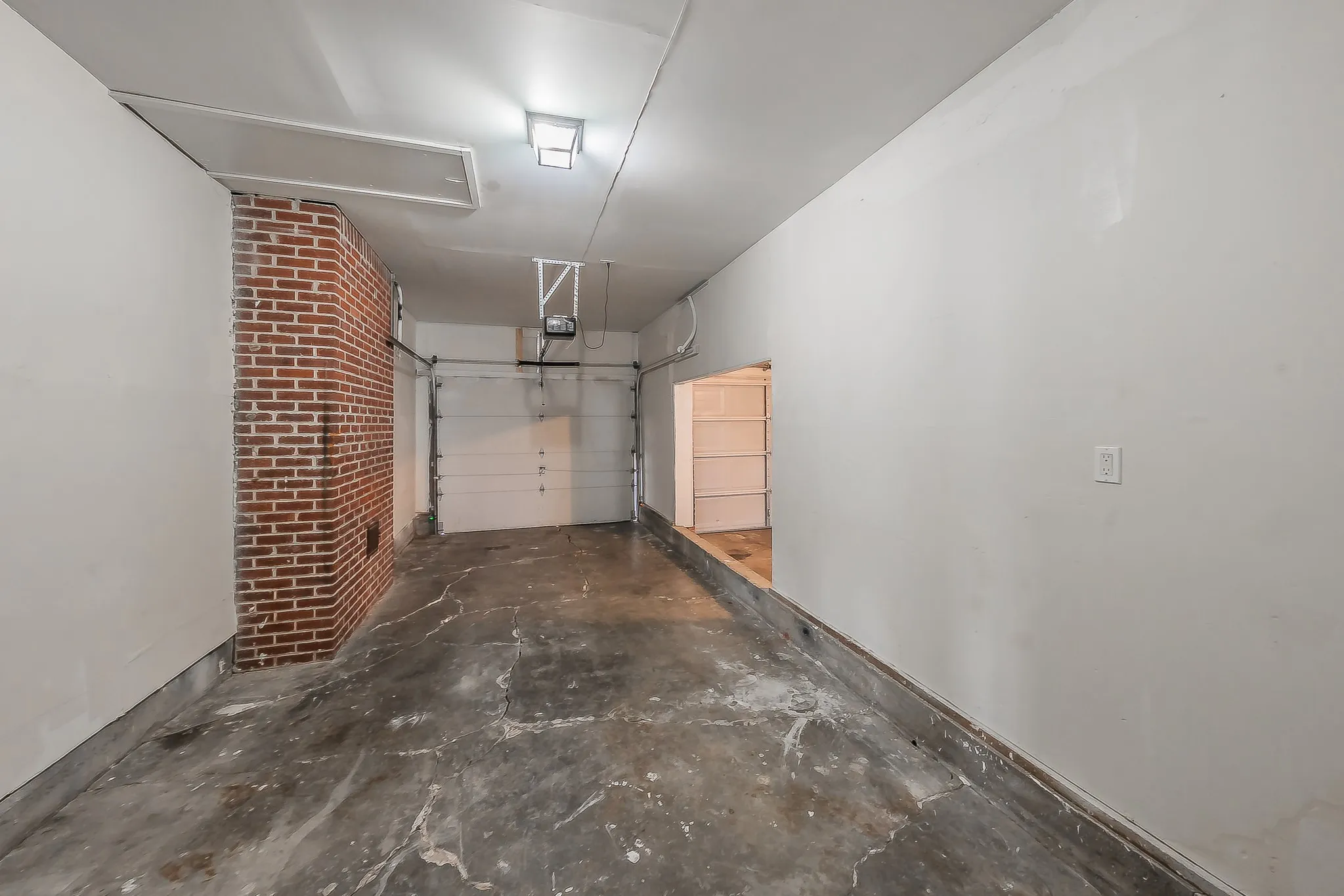 Single Family Residence For Sale in Tarrant County , 2258 Roberts Cut Off Road, Sansom Park, Texas 76114, 3 Bedroom, 1 Bathroom, 2 Garage spaces, 1,080 Sqft, built in 1951, mls#21412674, Real Estate Agent in Sansom Park, Homes For Sale in Tarrant county, Homes For Sale in Sansom Park, Realtor in Sansom Park Texas, Real Estate Brokerage Independent Realty Texas, Luminita Cordes Realtor