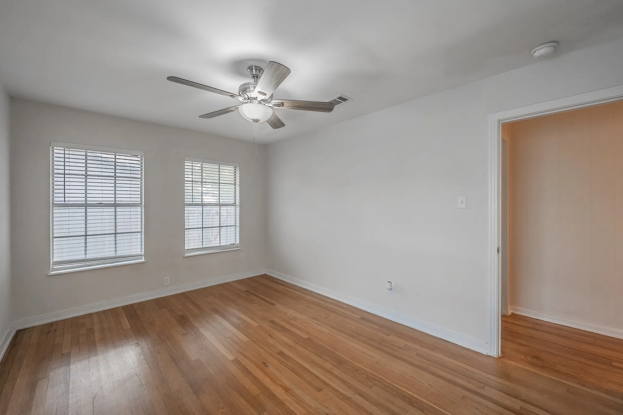 Single Family Residence For Sale in Tarrant County , 2258 Roberts Cut Off Road, Sansom Park, Texas 76114, 3 Bedroom, 1 Bathroom, 2 Garage spaces, 1,080 Sqft, built in 1951, mls#21412674, Real Estate Agent in Sansom Park, Homes For Sale in Tarrant county, Homes For Sale in Sansom Park, Realtor in Sansom Park Texas, Real Estate Brokerage Independent Realty Texas, Luminita Cordes Realtor