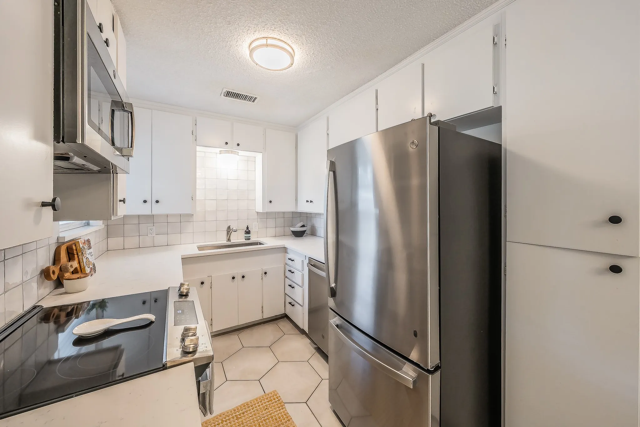 Single Family Residence For Sale in Tarrant County , 2258 Roberts Cut Off Road, Sansom Park, Texas 76114, 3 Bedroom, 1 Bathroom, 2 Garage spaces, 1,080 Sqft, built in 1951, mls#21412674, Real Estate Agent in Sansom Park, Homes For Sale in Tarrant county, Homes For Sale in Sansom Park, Realtor in Sansom Park Texas, Real Estate Brokerage Independent Realty Texas, Luminita Cordes Realtor