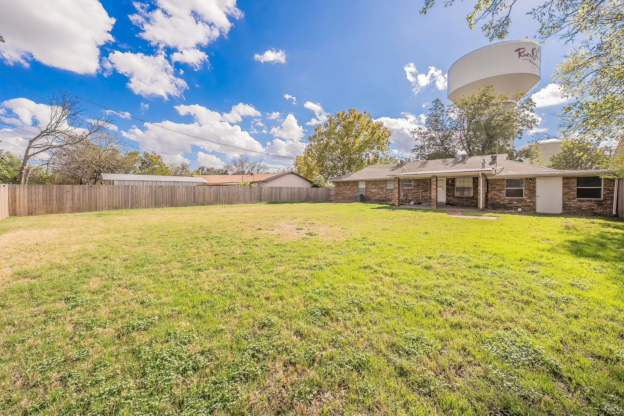 Single Family Residence For Sale in Tarrant County , 2258 Roberts Cut Off Road, Sansom Park, Texas 76114, 3 Bedroom, 1 Bathroom, 2 Garage spaces, 1,080 Sqft, built in 1951, mls#21412674, Real Estate Agent in Sansom Park, Homes For Sale in Tarrant county, Homes For Sale in Sansom Park, Realtor in Sansom Park Texas, Real Estate Brokerage Independent Realty Texas, Luminita Cordes Realtor