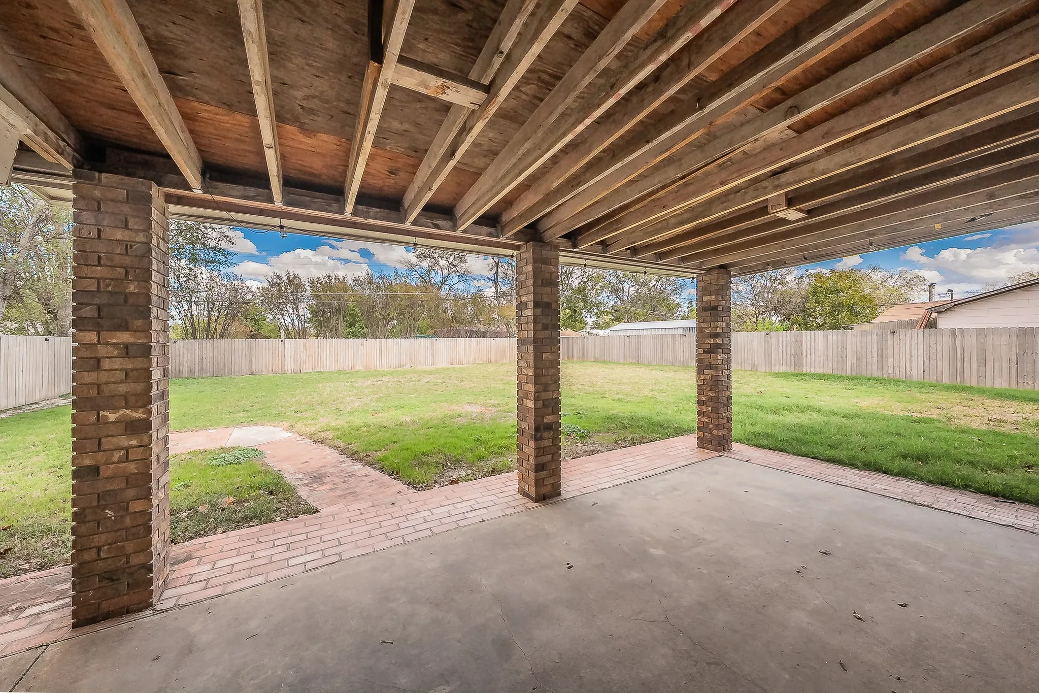 Single Family Residence For Sale in Tarrant County , 2258 Roberts Cut Off Road, Sansom Park, Texas 76114, 3 Bedroom, 1 Bathroom, 2 Garage spaces, 1,080 Sqft, built in 1951, mls#21412674, Real Estate Agent in Sansom Park, Homes For Sale in Tarrant county, Homes For Sale in Sansom Park, Realtor in Sansom Park Texas, Real Estate Brokerage Independent Realty Texas, Luminita Cordes Realtor