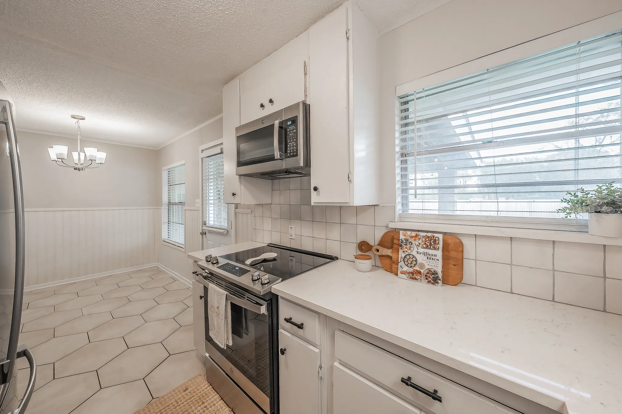 Single Family Residence For Sale in Tarrant County , 2258 Roberts Cut Off Road, Sansom Park, Texas 76114, 3 Bedroom, 1 Bathroom, 2 Garage spaces, 1,080 Sqft, built in 1951, mls#21412674, Real Estate Agent in Sansom Park, Homes For Sale in Tarrant county, Homes For Sale in Sansom Park, Realtor in Sansom Park Texas, Real Estate Brokerage Independent Realty Texas, Luminita Cordes Realtor