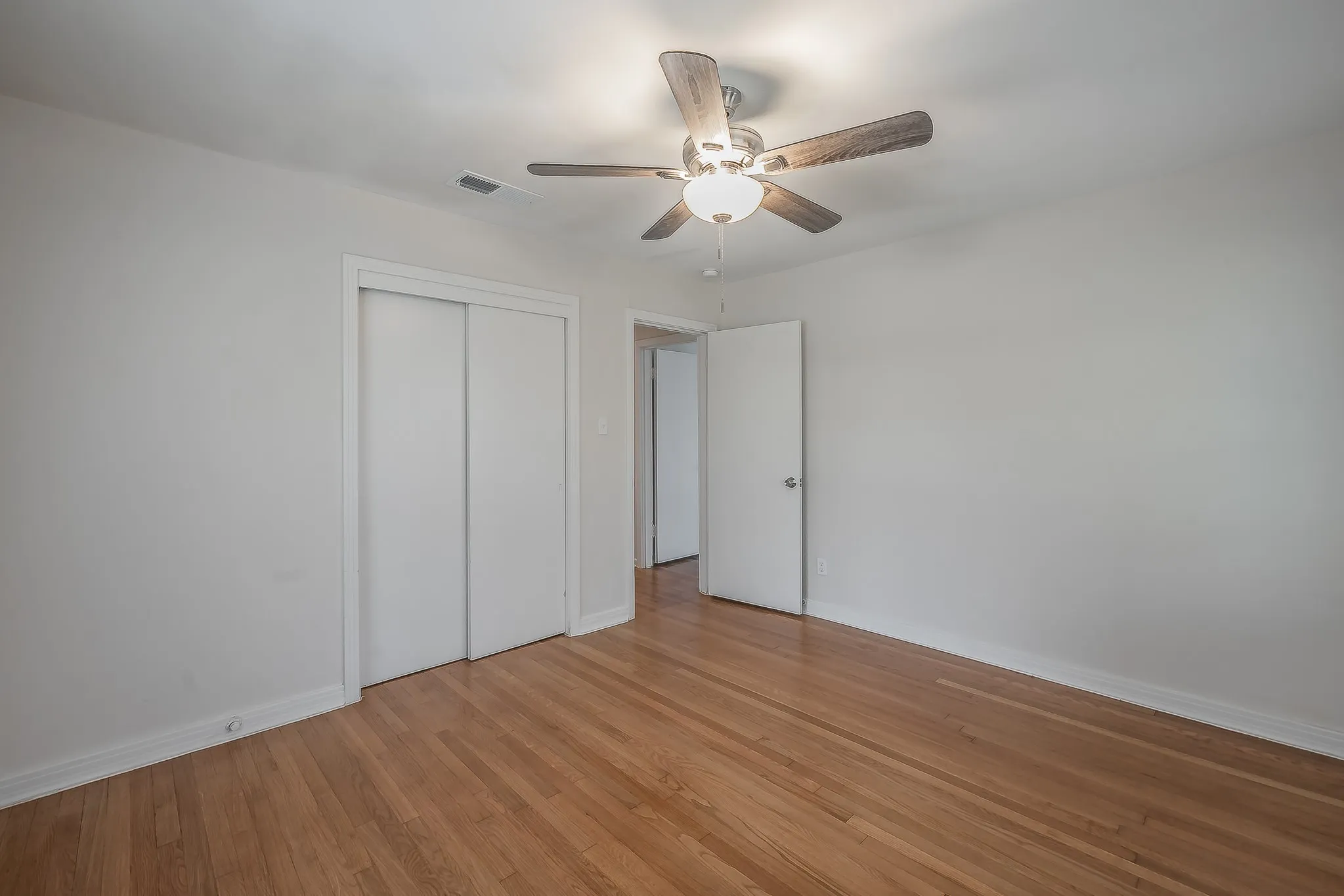 Single Family Residence For Sale in Tarrant County , 2258 Roberts Cut Off Road, Sansom Park, Texas 76114, 3 Bedroom, 1 Bathroom, 2 Garage spaces, 1,080 Sqft, built in 1951, mls#21412674, Real Estate Agent in Sansom Park, Homes For Sale in Tarrant county, Homes For Sale in Sansom Park, Realtor in Sansom Park Texas, Real Estate Brokerage Independent Realty Texas, Luminita Cordes Realtor