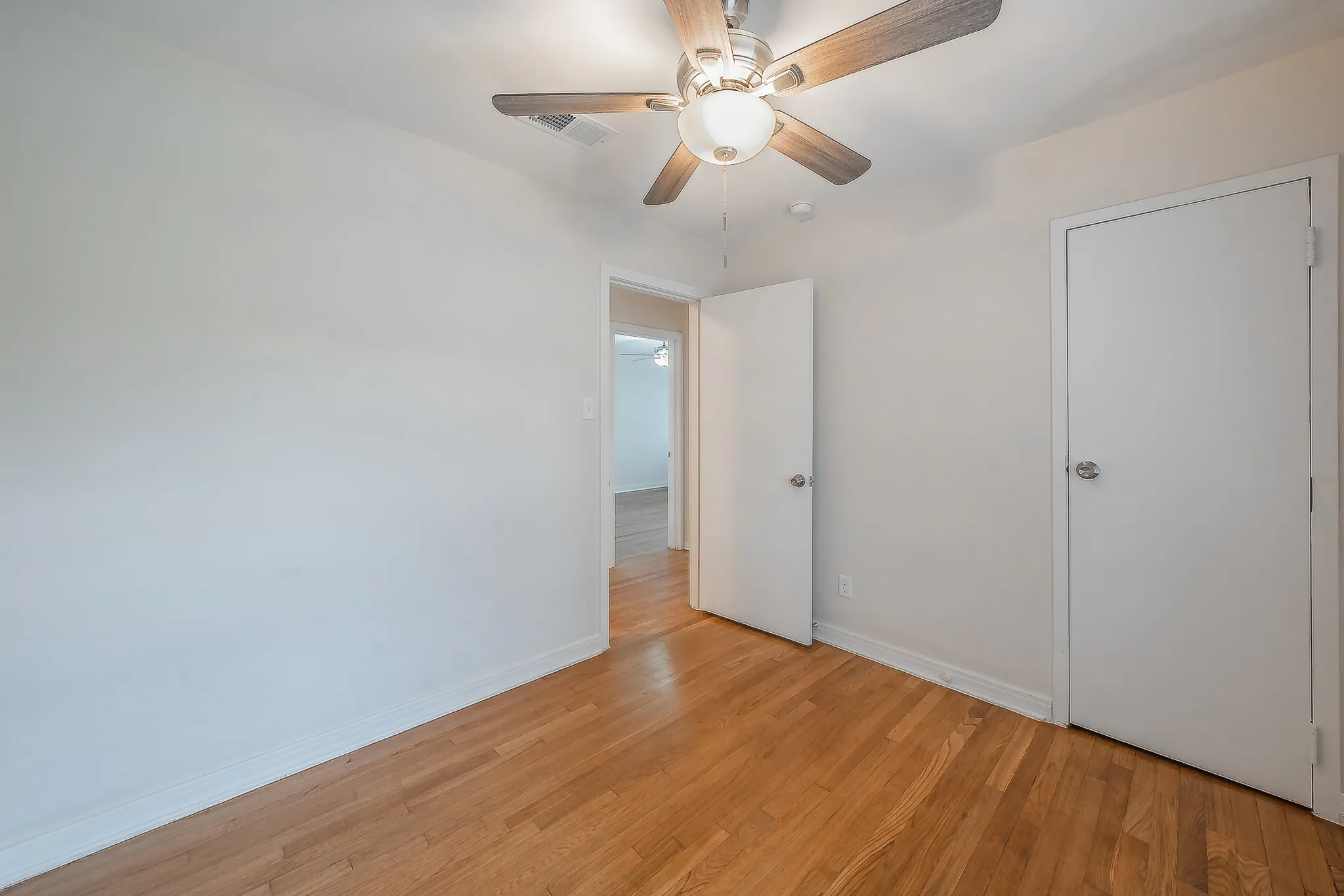 Single Family Residence For Sale in Tarrant County , 2258 Roberts Cut Off Road, Sansom Park, Texas 76114, 3 Bedroom, 1 Bathroom, 2 Garage spaces, 1,080 Sqft, built in 1951, mls#21412674, Real Estate Agent in Sansom Park, Homes For Sale in Tarrant county, Homes For Sale in Sansom Park, Realtor in Sansom Park Texas, Real Estate Brokerage Independent Realty Texas, Luminita Cordes Realtor