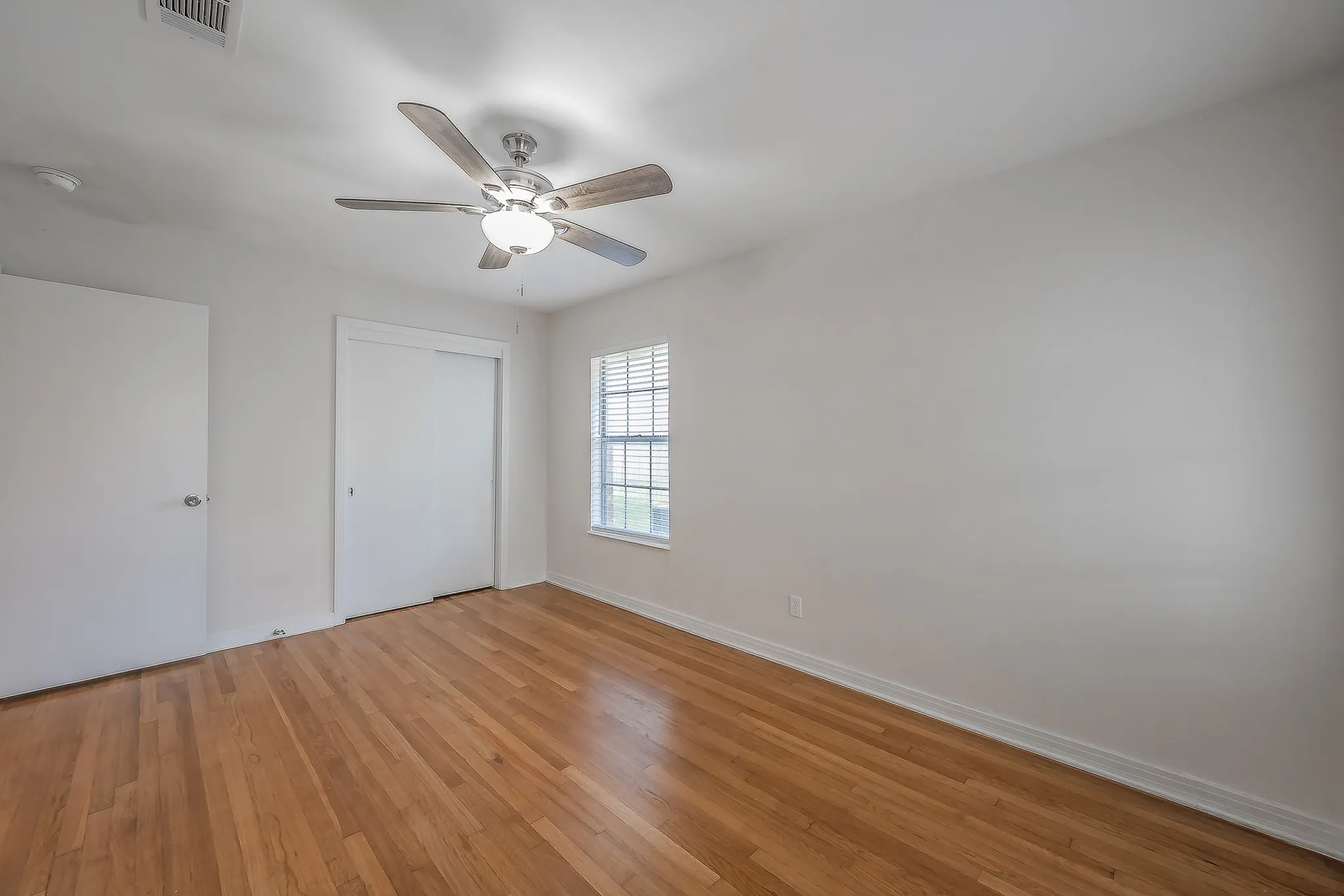 Single Family Residence For Sale in Tarrant County , 2258 Roberts Cut Off Road, Sansom Park, Texas 76114, 3 Bedroom, 1 Bathroom, 2 Garage spaces, 1,080 Sqft, built in 1951, mls#21412674, Real Estate Agent in Sansom Park, Homes For Sale in Tarrant county, Homes For Sale in Sansom Park, Realtor in Sansom Park Texas, Real Estate Brokerage Independent Realty Texas, Luminita Cordes Realtor