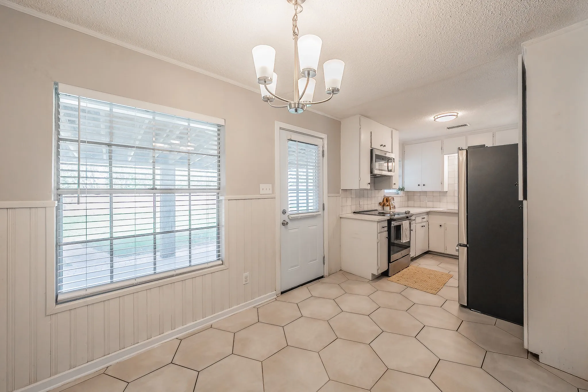 Single Family Residence For Sale in Tarrant County , 2258 Roberts Cut Off Road, Sansom Park, Texas 76114, 3 Bedroom, 1 Bathroom, 2 Garage spaces, 1,080 Sqft, built in 1951, mls#21412674, Real Estate Agent in Sansom Park, Homes For Sale in Tarrant county, Homes For Sale in Sansom Park, Realtor in Sansom Park Texas, Real Estate Brokerage Independent Realty Texas, Luminita Cordes Realtor