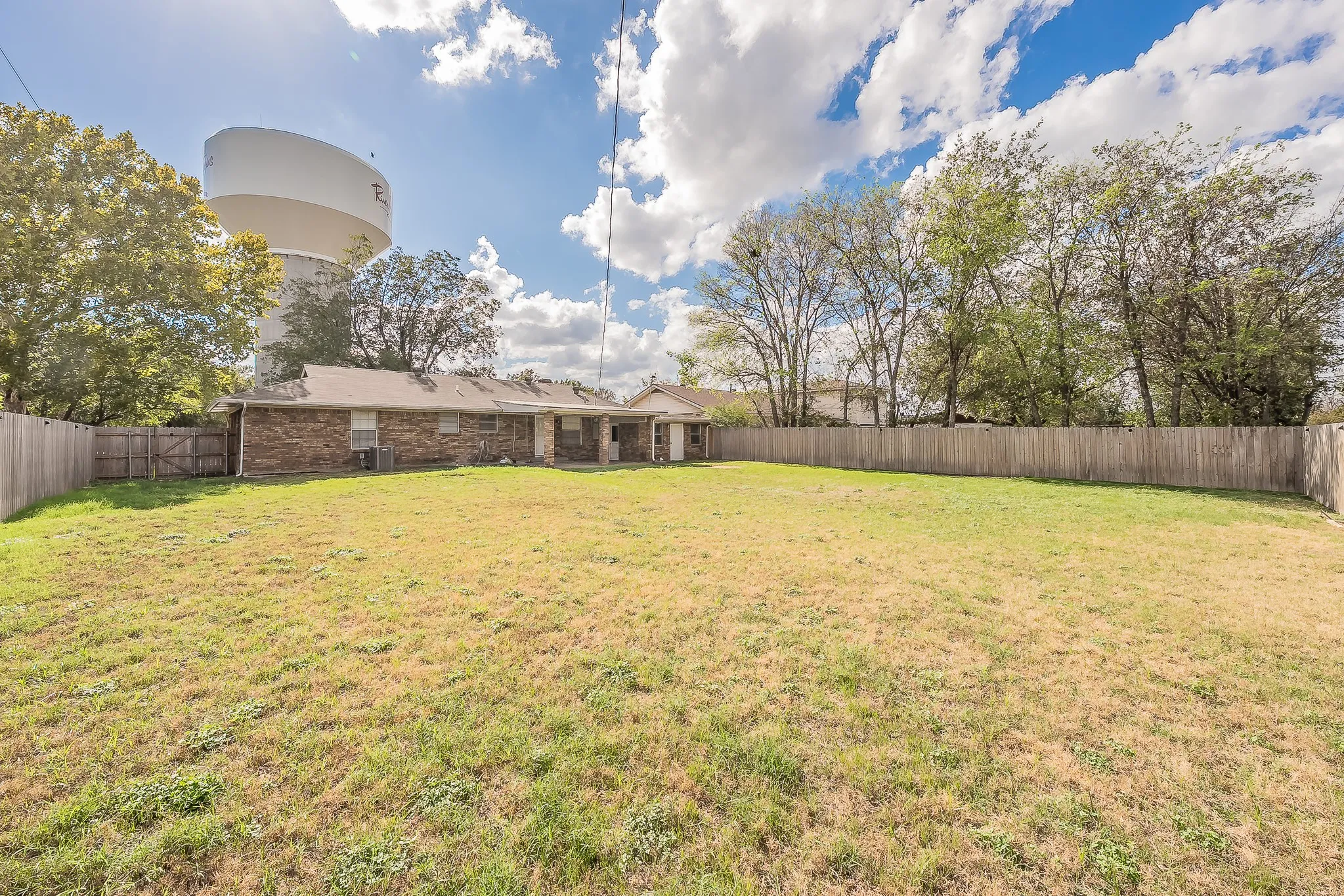 Single Family Residence For Sale in Tarrant County , 2258 Roberts Cut Off Road, Sansom Park, Texas 76114, 3 Bedroom, 1 Bathroom, 2 Garage spaces, 1,080 Sqft, built in 1951, mls#21412674, Real Estate Agent in Sansom Park, Homes For Sale in Tarrant county, Homes For Sale in Sansom Park, Realtor in Sansom Park Texas, Real Estate Brokerage Independent Realty Texas, Luminita Cordes Realtor