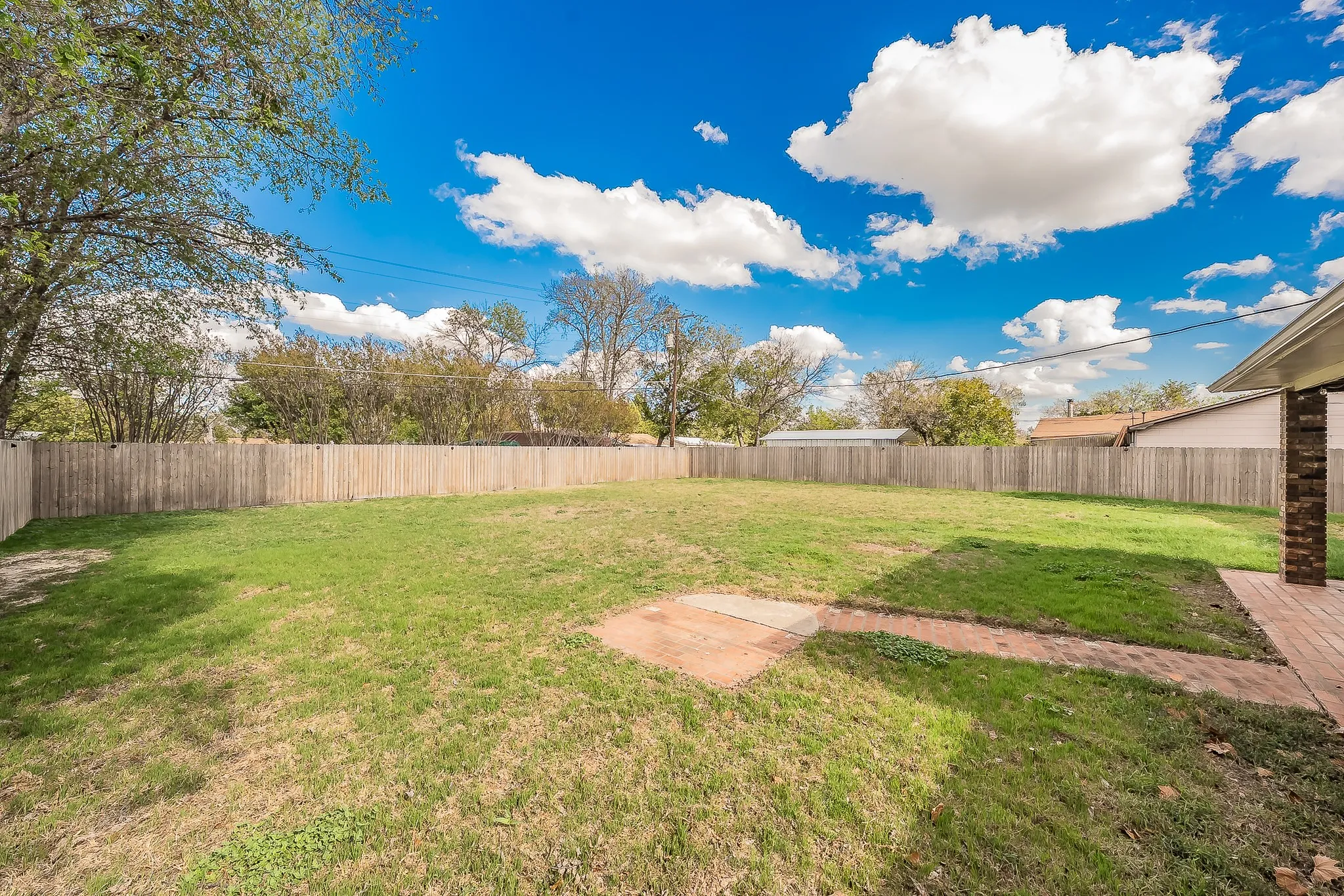 Single Family Residence For Sale in Tarrant County , 2258 Roberts Cut Off Road, Sansom Park, Texas 76114, 3 Bedroom, 1 Bathroom, 2 Garage spaces, 1,080 Sqft, built in 1951, mls#21412674, Real Estate Agent in Sansom Park, Homes For Sale in Tarrant county, Homes For Sale in Sansom Park, Realtor in Sansom Park Texas, Real Estate Brokerage Independent Realty Texas, Luminita Cordes Realtor