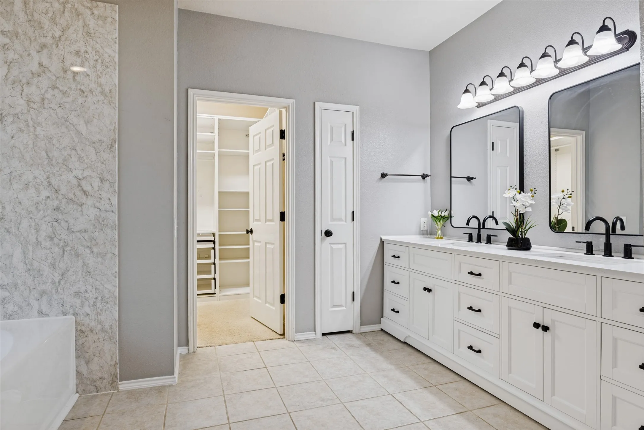 Primary bath with soft close​​‌​​​​‌​​‌‌​‌‌​​​‌‌​‌​‌​‌​​​‌​​ drawers