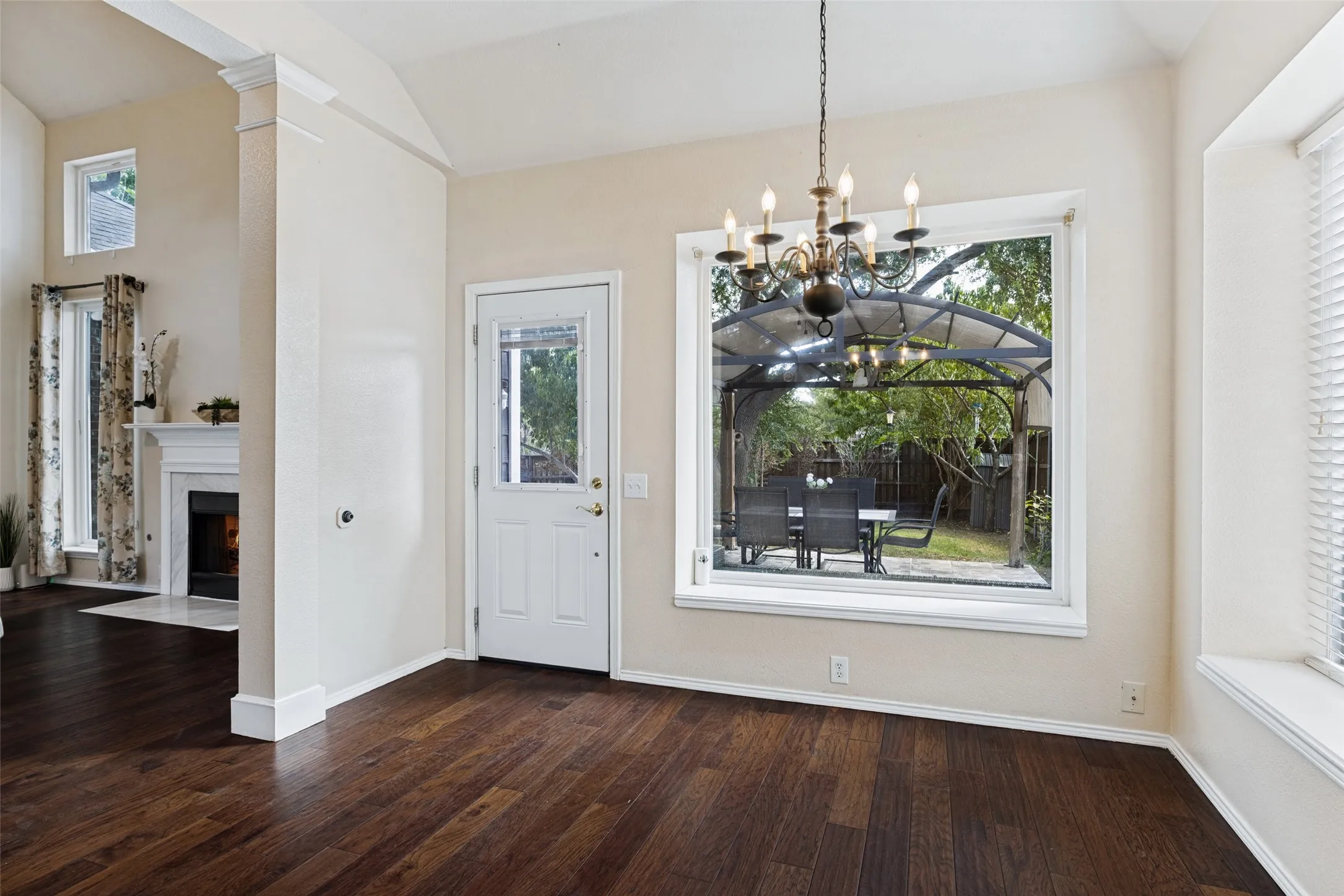 Breakfast nook overlooking yard