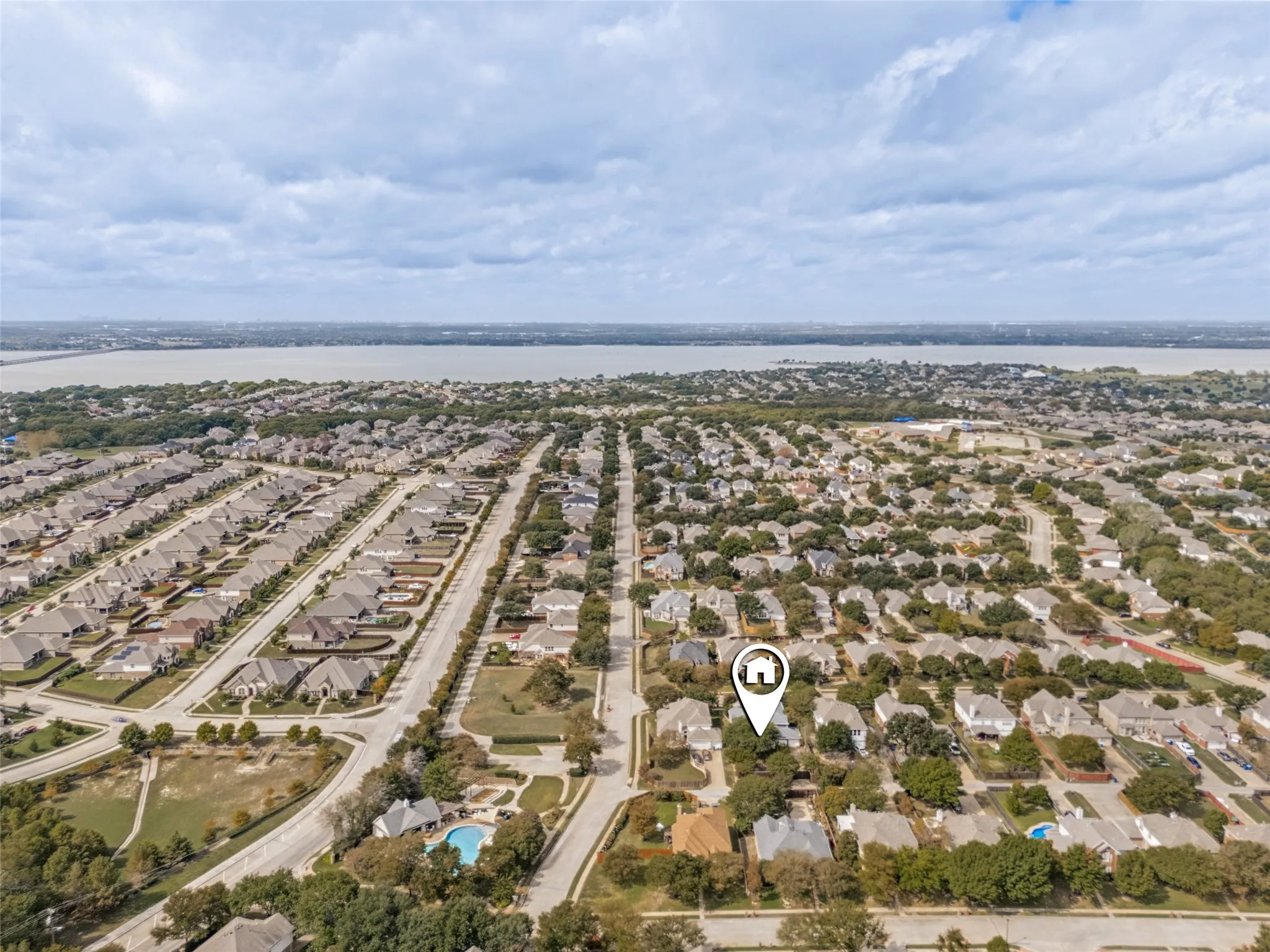 Close proximity to lake and community pool