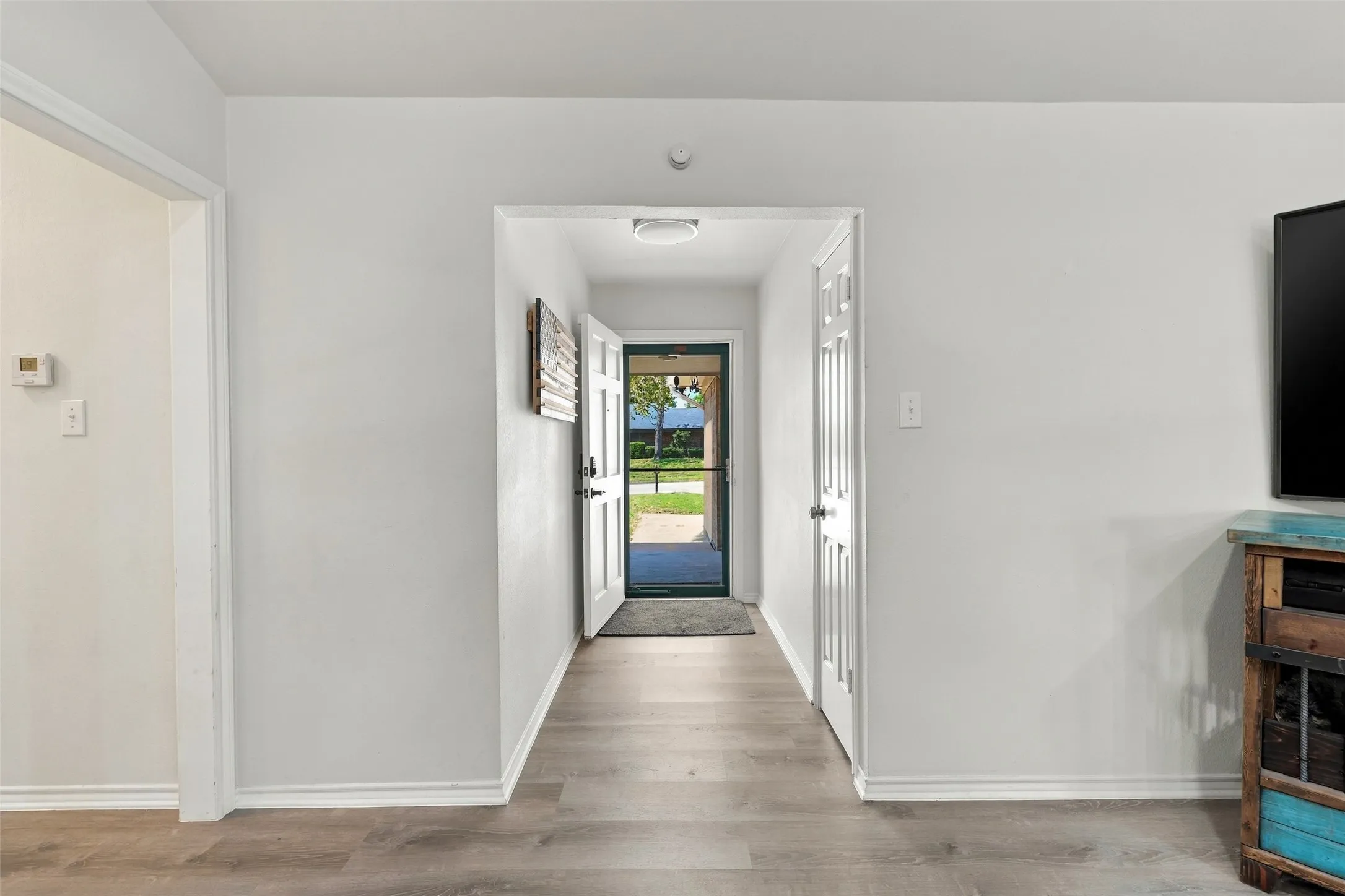 Single Family Residence For Sale in Tarrant County , 228 Meadowhill Drive, Benbrook, Texas 76126, 4 Bedroom, 2 Bathroom, 2 Garage spaces, 1,682 Sqft, built in 1978, mls#21411236, Real Estate Agent in Benbrook, Homes For Sale in Tarrant county, Homes For Sale in Benbrook, Realtor in Benbrook Texas, Real Estate Brokerage Independent Realty Texas, Luminita Cordes Realtor