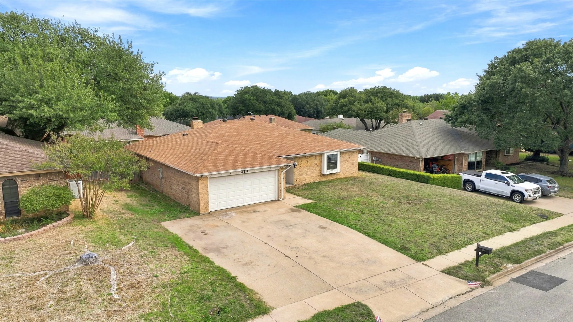 Single Family Residence For Sale in Tarrant County , 228 Meadowhill Drive, Benbrook, Texas 76126, 4 Bedroom, 2 Bathroom, 2 Garage spaces, 1,682 Sqft, built in 1978, mls#21411236, Real Estate Agent in Benbrook, Homes For Sale in Tarrant county, Homes For Sale in Benbrook, Realtor in Benbrook Texas, Real Estate Brokerage Independent Realty Texas, Luminita Cordes Realtor