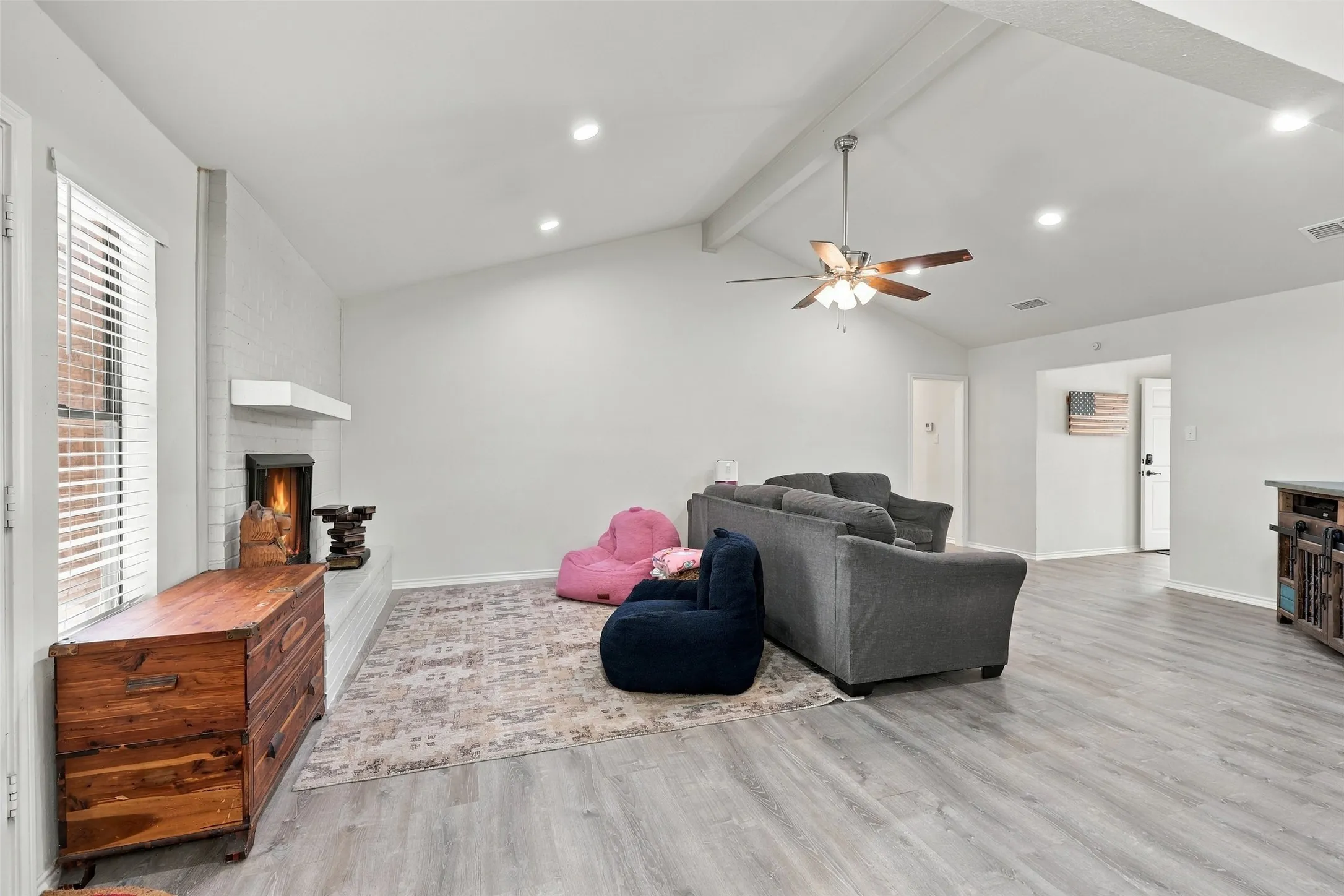 Single Family Residence For Sale in Tarrant County , 228 Meadowhill Drive, Benbrook, Texas 76126, 4 Bedroom, 2 Bathroom, 2 Garage spaces, 1,682 Sqft, built in 1978, mls#21411236, Real Estate Agent in Benbrook, Homes For Sale in Tarrant county, Homes For Sale in Benbrook, Realtor in Benbrook Texas, Real Estate Brokerage Independent Realty Texas, Luminita Cordes Realtor