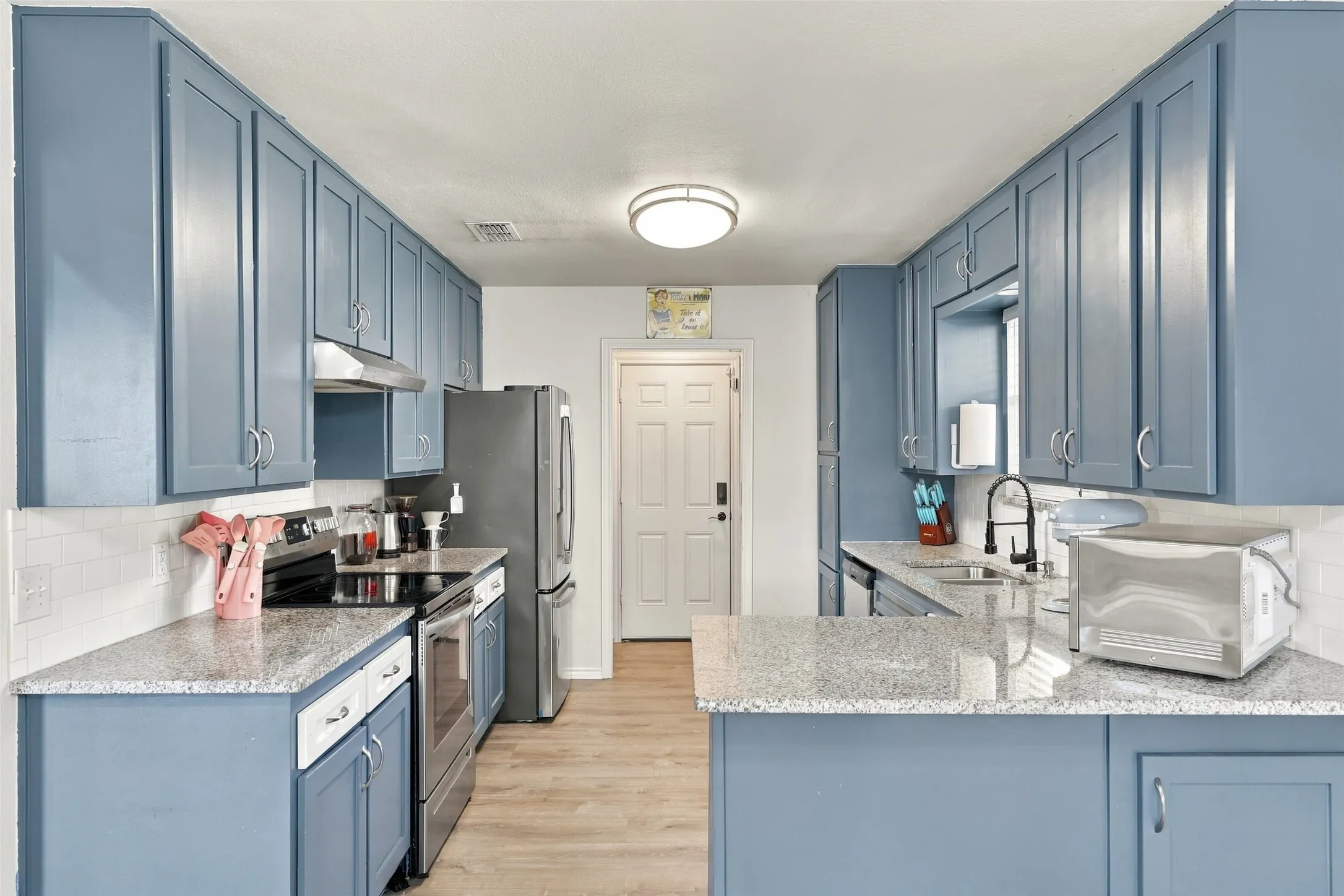 Single Family Residence For Sale in Tarrant County , 228 Meadowhill Drive, Benbrook, Texas 76126, 4 Bedroom, 2 Bathroom, 2 Garage spaces, 1,682 Sqft, built in 1978, mls#21411236, Real Estate Agent in Benbrook, Homes For Sale in Tarrant county, Homes For Sale in Benbrook, Realtor in Benbrook Texas, Real Estate Brokerage Independent Realty Texas, Luminita Cordes Realtor