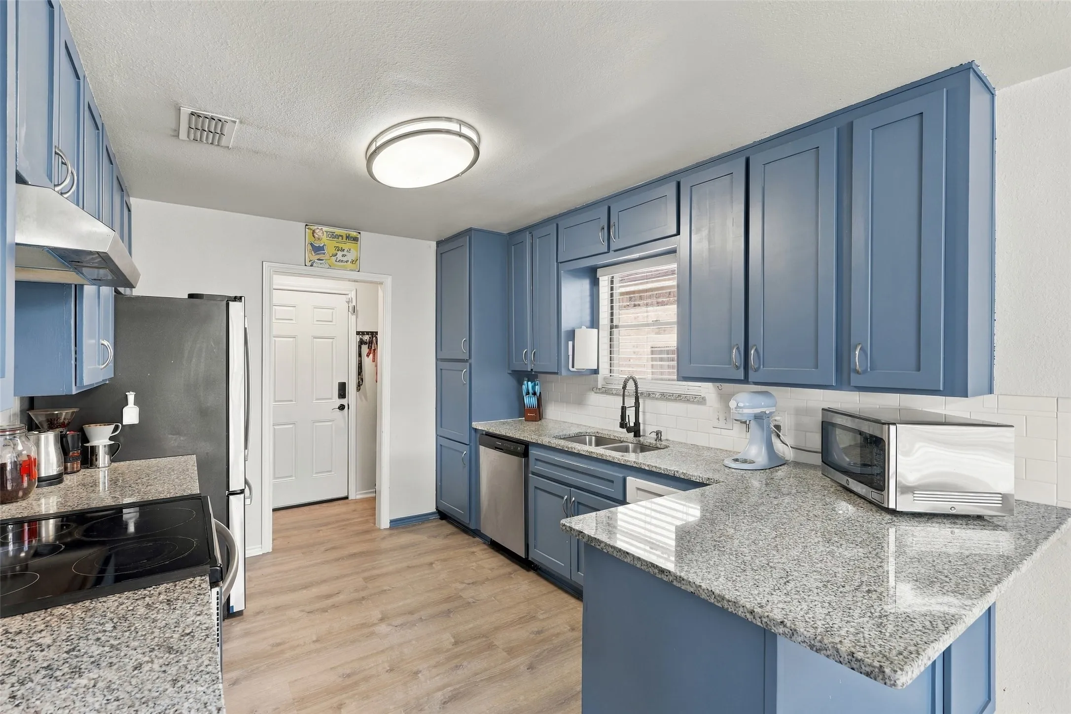 Single Family Residence For Sale in Tarrant County , 228 Meadowhill Drive, Benbrook, Texas 76126, 4 Bedroom, 2 Bathroom, 2 Garage spaces, 1,682 Sqft, built in 1978, mls#21411236, Real Estate Agent in Benbrook, Homes For Sale in Tarrant county, Homes For Sale in Benbrook, Realtor in Benbrook Texas, Real Estate Brokerage Independent Realty Texas, Luminita Cordes Realtor