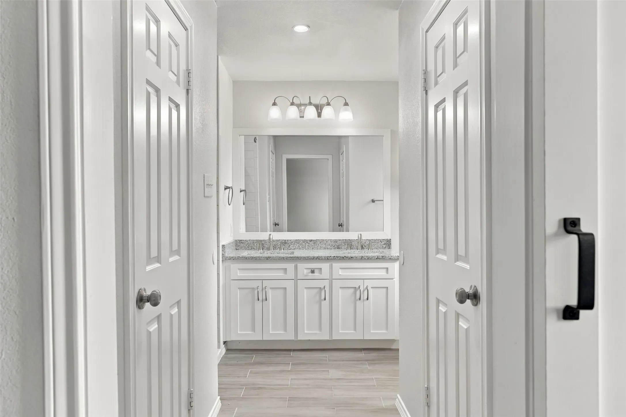 Single Family Residence For Sale in Tarrant County , 228 Meadowhill Drive, Benbrook, Texas 76126, 4 Bedroom, 2 Bathroom, 2 Garage spaces, 1,682 Sqft, built in 1978, mls#21411236, Real Estate Agent in Benbrook, Homes For Sale in Tarrant county, Homes For Sale in Benbrook, Realtor in Benbrook Texas, Real Estate Brokerage Independent Realty Texas, Luminita Cordes Realtor