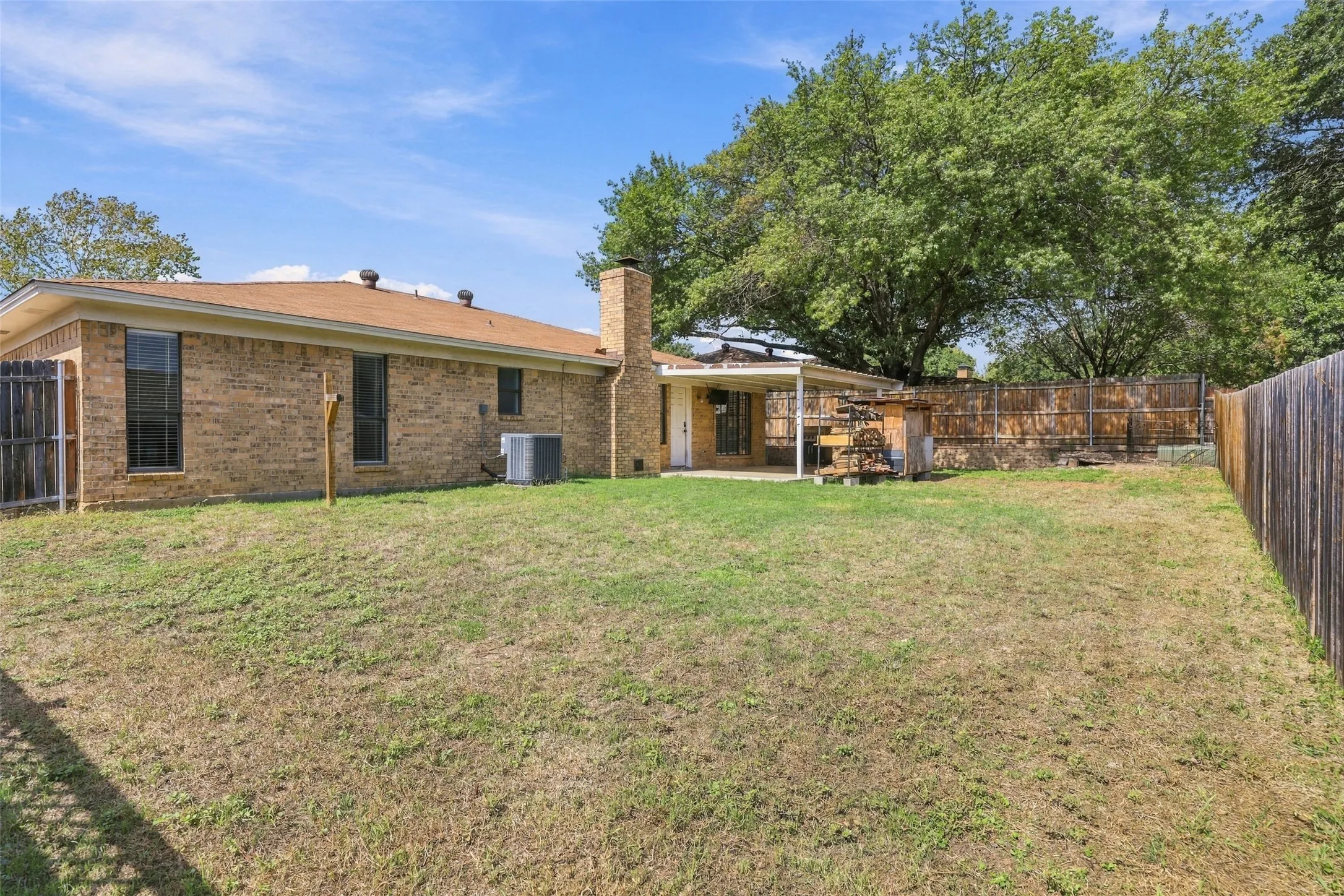 Single Family Residence For Sale in Tarrant County , 228 Meadowhill Drive, Benbrook, Texas 76126, 4 Bedroom, 2 Bathroom, 2 Garage spaces, 1,682 Sqft, built in 1978, mls#21411236, Real Estate Agent in Benbrook, Homes For Sale in Tarrant county, Homes For Sale in Benbrook, Realtor in Benbrook Texas, Real Estate Brokerage Independent Realty Texas, Luminita Cordes Realtor
