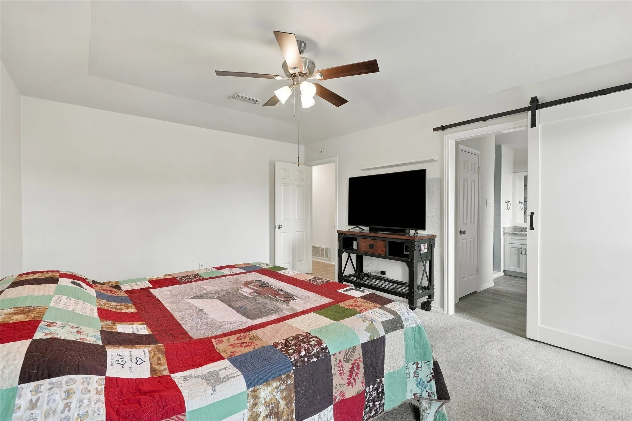 Single Family Residence For Sale in Tarrant County , 228 Meadowhill Drive, Benbrook, Texas 76126, 4 Bedroom, 2 Bathroom, 2 Garage spaces, 1,682 Sqft, built in 1978, mls#21411236, Real Estate Agent in Benbrook, Homes For Sale in Tarrant county, Homes For Sale in Benbrook, Realtor in Benbrook Texas, Real Estate Brokerage Independent Realty Texas, Luminita Cordes Realtor