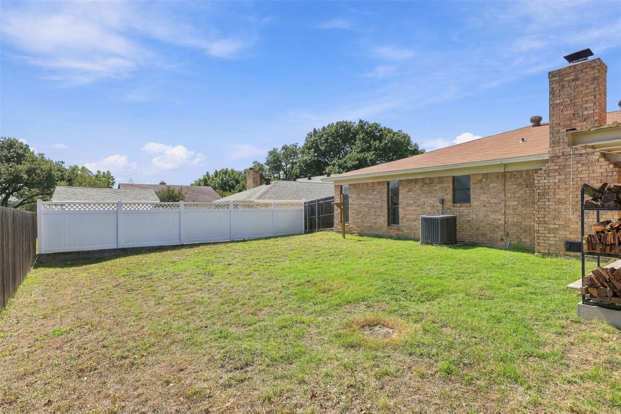 Single Family Residence For Sale in Tarrant County , 228 Meadowhill Drive, Benbrook, Texas 76126, 4 Bedroom, 2 Bathroom, 2 Garage spaces, 1,682 Sqft, built in 1978, mls#21411236, Real Estate Agent in Benbrook, Homes For Sale in Tarrant county, Homes For Sale in Benbrook, Realtor in Benbrook Texas, Real Estate Brokerage Independent Realty Texas, Luminita Cordes Realtor