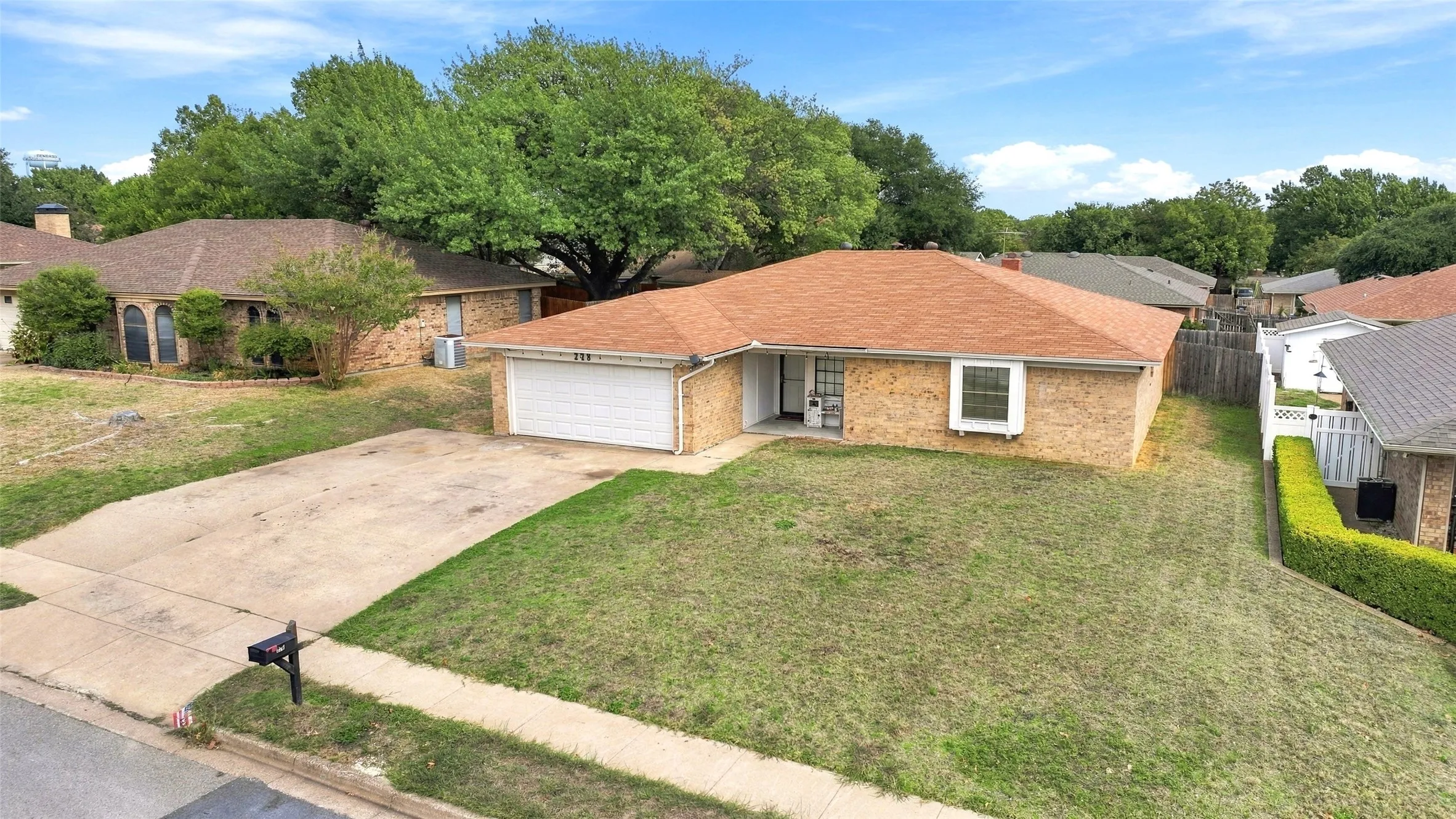 Single Family Residence For Sale in Tarrant County , 228 Meadowhill Drive, Benbrook, Texas 76126, 4 Bedroom, 2 Bathroom, 2 Garage spaces, 1,682 Sqft, built in 1978, mls#21411236, Real Estate Agent in Benbrook, Homes For Sale in Tarrant county, Homes For Sale in Benbrook, Realtor in Benbrook Texas, Real Estate Brokerage Independent Realty Texas, Luminita Cordes Realtor