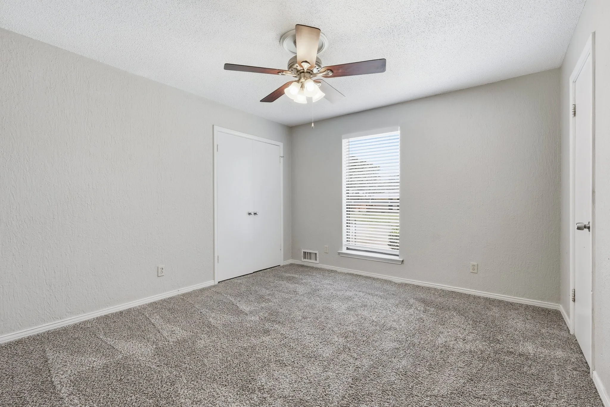 Single Family Residence For Rent in Dallas County , 5019 Blanchard Drive, Dallas, Texas 75227, 4 Bedroom, 2 Bathroom, 2 Garage spaces, 2,004 Sqft, built in 1968, mls#21412687, Real Estate Agent in Dallas, Homes For Rent in Dallas county, Homes For Rent in Dallas, Realtor in Dallas Texas, Real Estate Brokerage Independent Realty Texas, Luminita Cordes Realtor