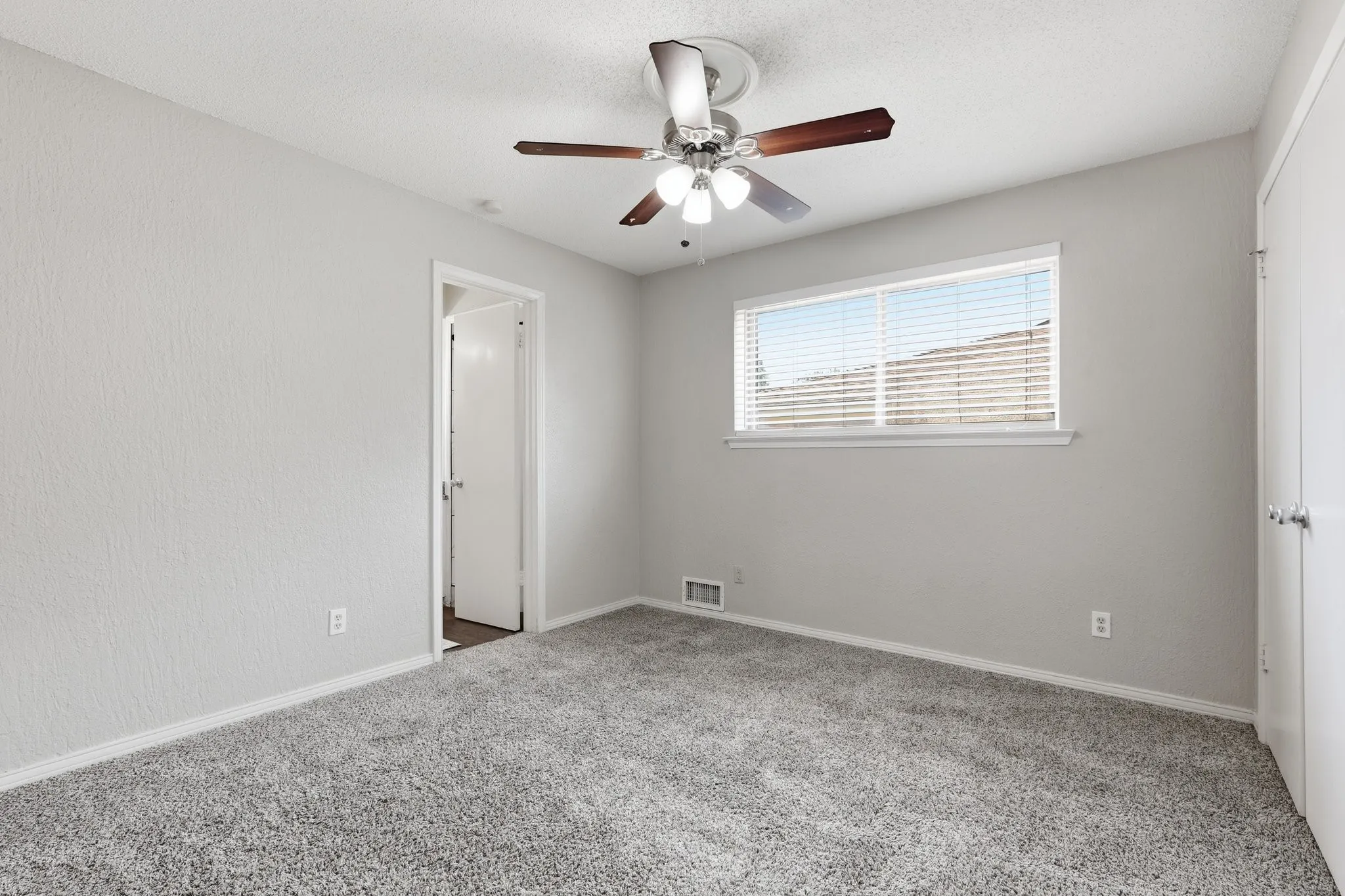 Single Family Residence For Rent in Dallas County , 5019 Blanchard Drive, Dallas, Texas 75227, 4 Bedroom, 2 Bathroom, 2 Garage spaces, 2,004 Sqft, built in 1968, mls#21412687, Real Estate Agent in Dallas, Homes For Rent in Dallas county, Homes For Rent in Dallas, Realtor in Dallas Texas, Real Estate Brokerage Independent Realty Texas, Luminita Cordes Realtor