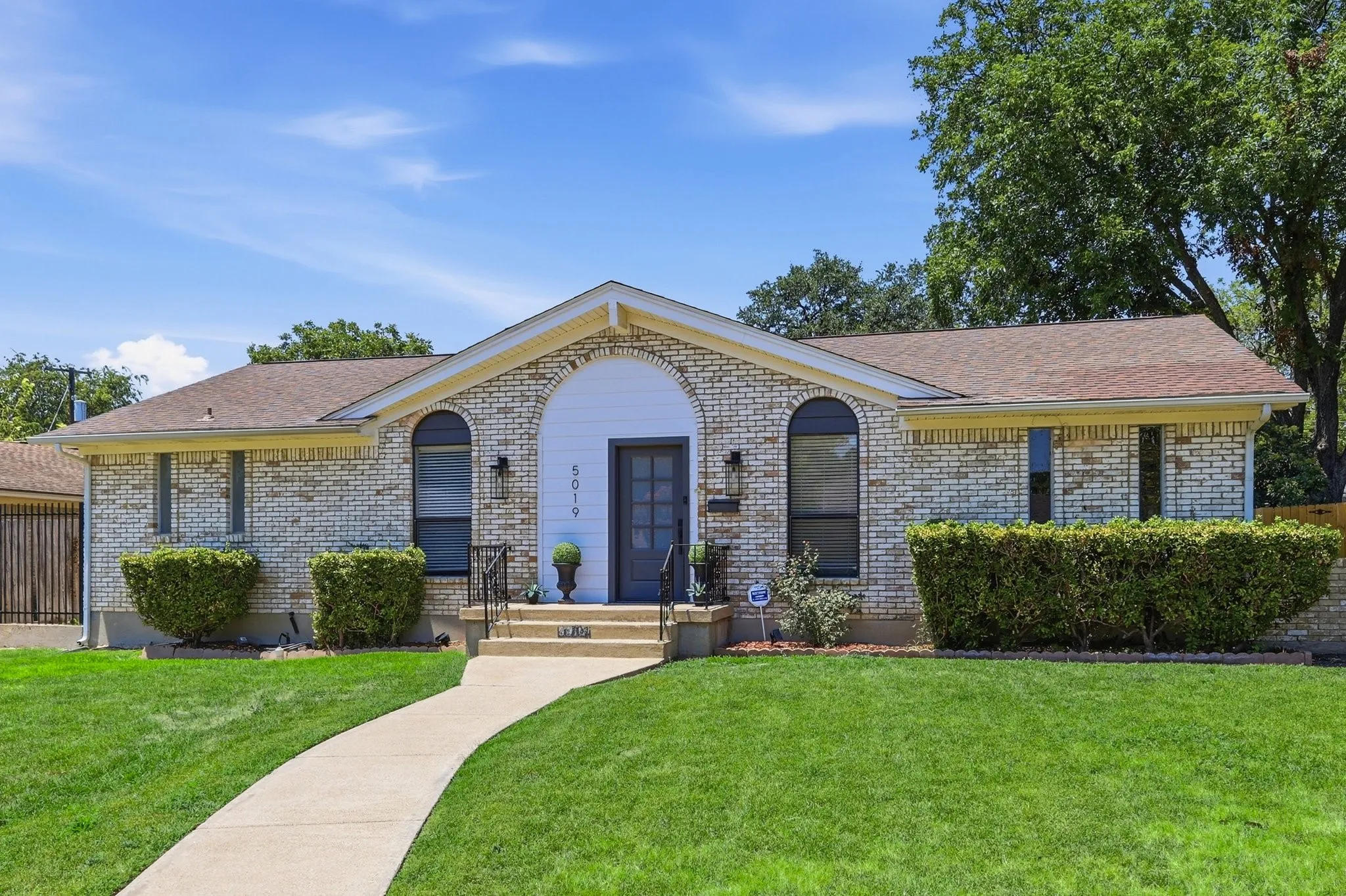 Single Family Residence For Rent in Dallas County , 5019 Blanchard Drive, Dallas, Texas 75227, 4 Bedroom, 2 Bathroom, 2 Garage spaces, 2,004 Sqft, built in 1968, mls#21412687, Real Estate Agent in Dallas, Homes For Rent in Dallas county, Homes For Rent in Dallas, Realtor in Dallas Texas, Real Estate Brokerage Independent Realty Texas, Luminita Cordes Realtor
